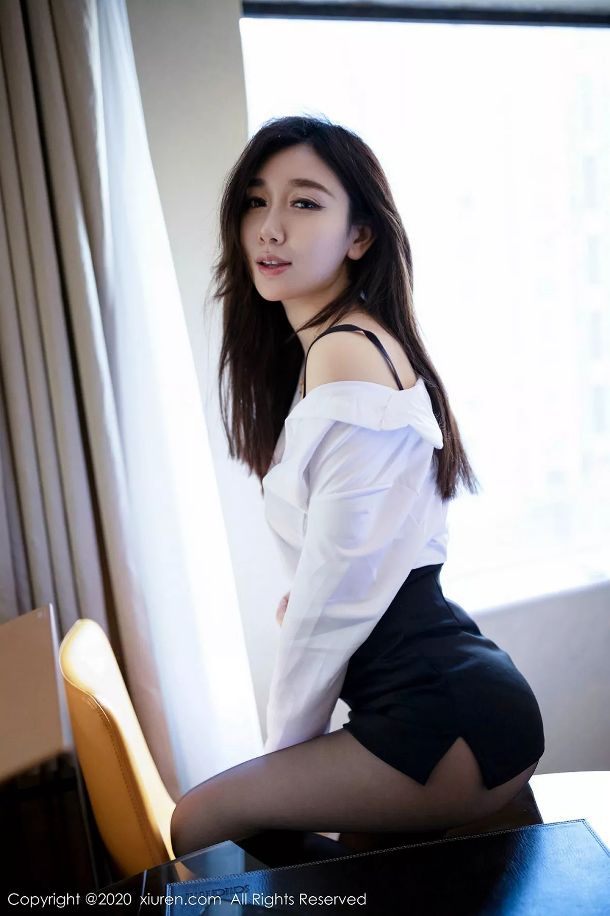 秀人集.com_[XiuRen秀人网]No.1933_嫩模伊思思酒店性感白衬衣配黑短裙秀魅惑黑丝撩人诱惑写真50P