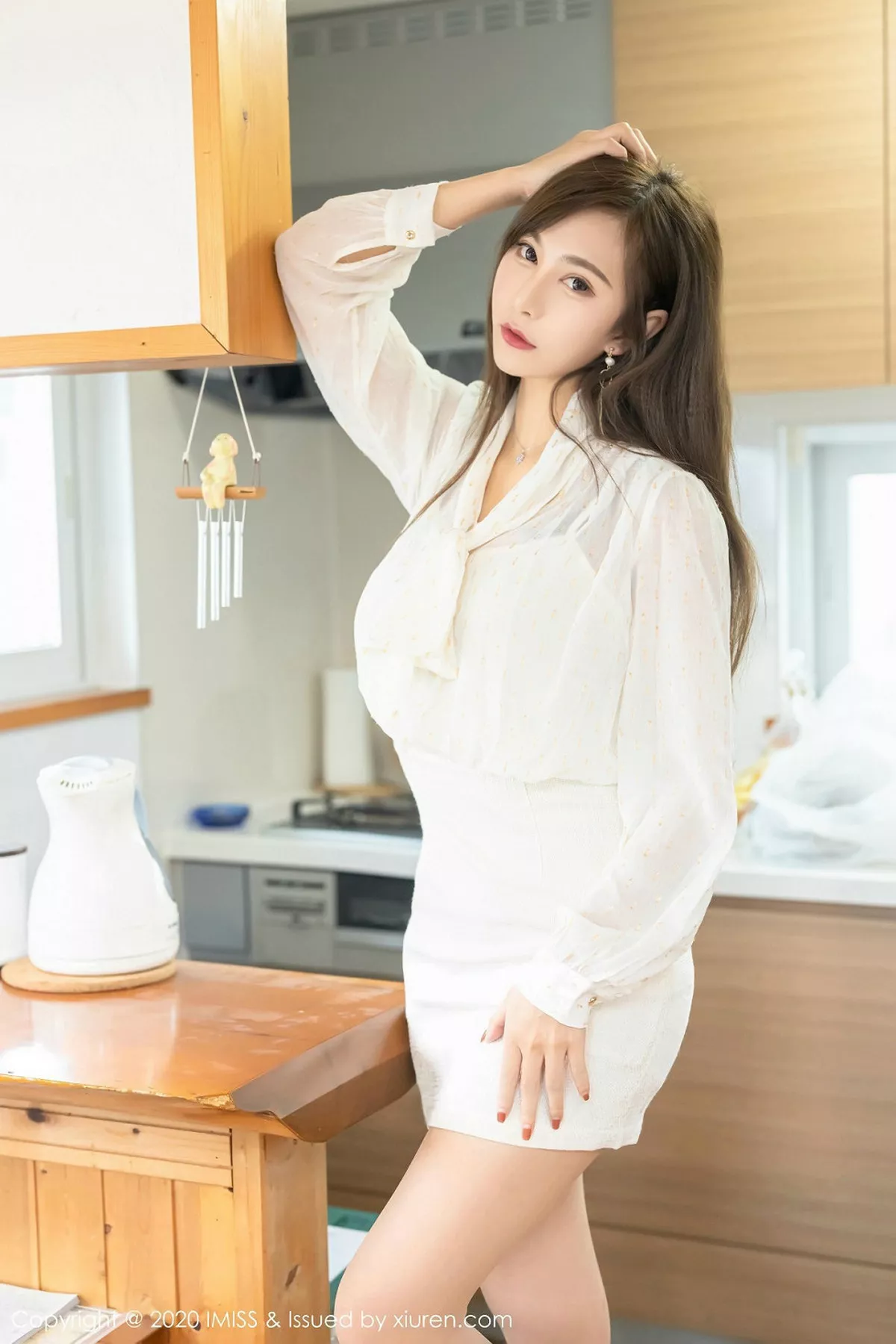 秀人集.com_[IMISS爱蜜社]Vol.433_女神Lavinia肉北海道旅拍私房性感内衣秀火辣身材诱惑写真39P