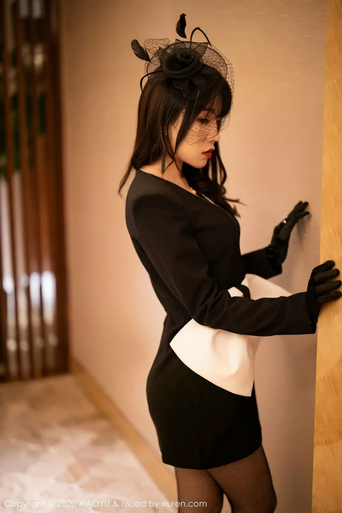 秀人集.com_[XiaoYu画语界]Vol.239_女神芝芝Booty澳门心愿旅拍私房开档魅惑网袜撩人诱惑写真72P