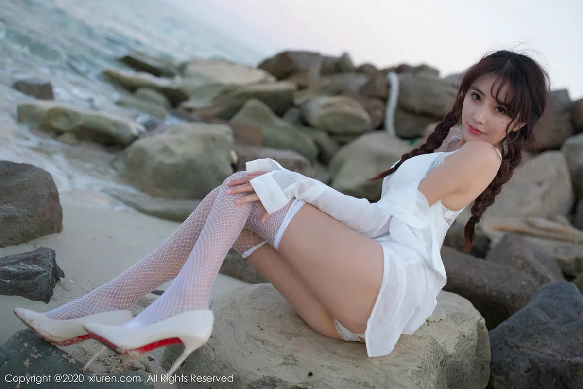 秀人集.com_[XiuRen秀人网]No.1951_嫩模陶喜乐_lele东欧旅拍海边沙滩缕空情趣内衣撩人诱惑写真63P