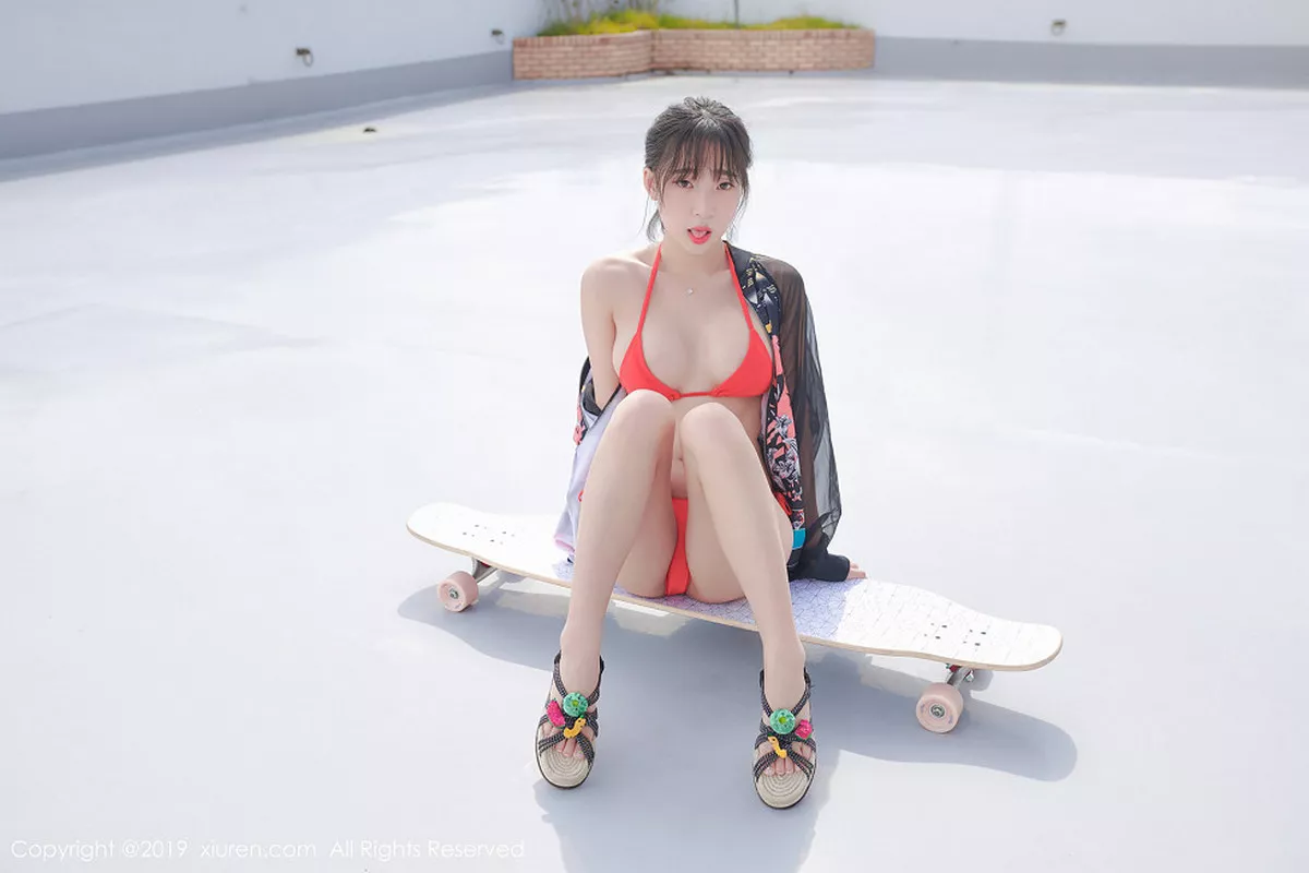 秀人集.com_[XiuRen秀人网]No.1304_模特_卿卿私房开背毛衣+户外红色比基尼秀完美身材性感写真49P