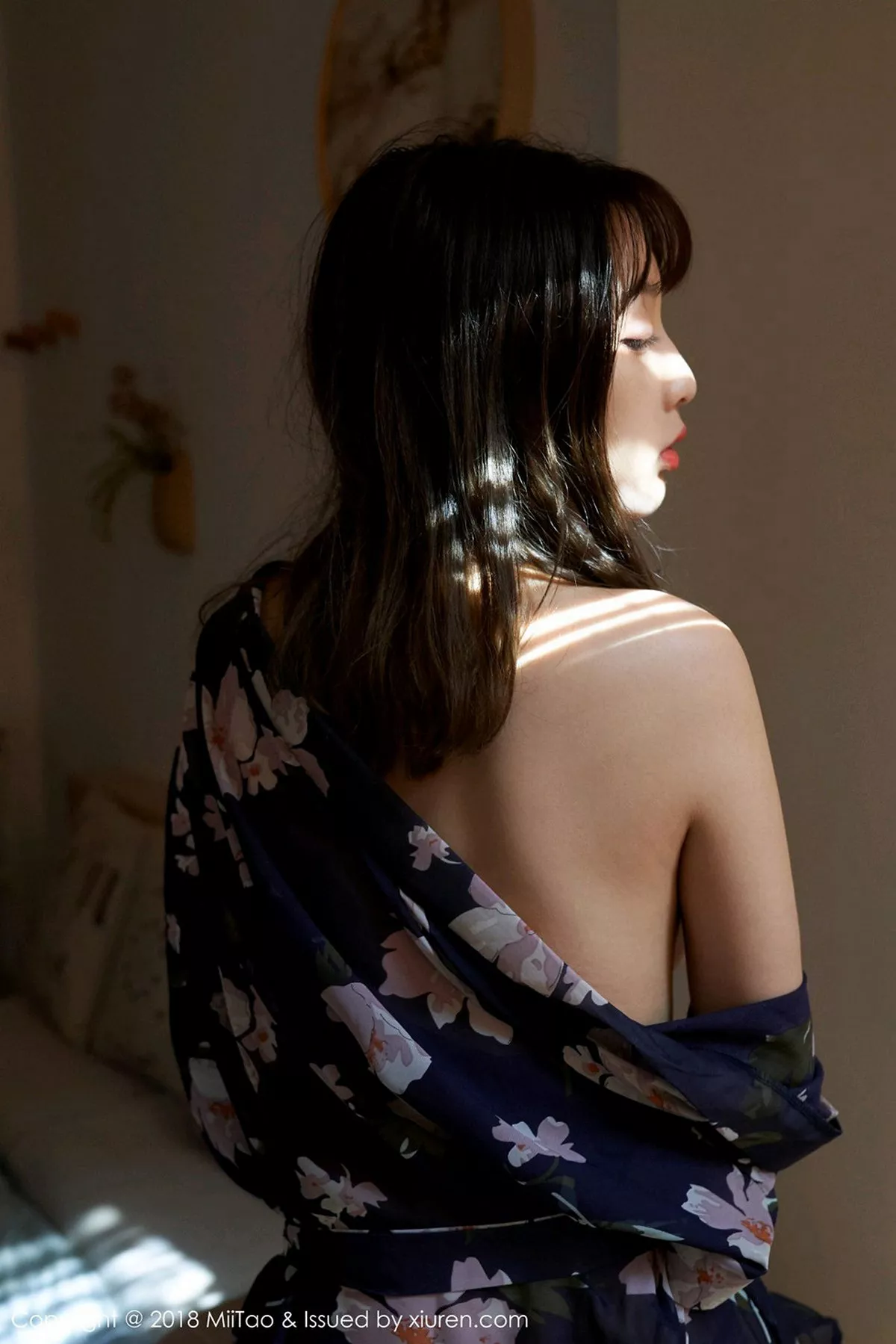 秀人集.com_[MiiTao蜜桃社]Vol.121_嫩模美绪私房真空开背毛衣露豪乳翘臀大尺度撩人诱惑写真92P