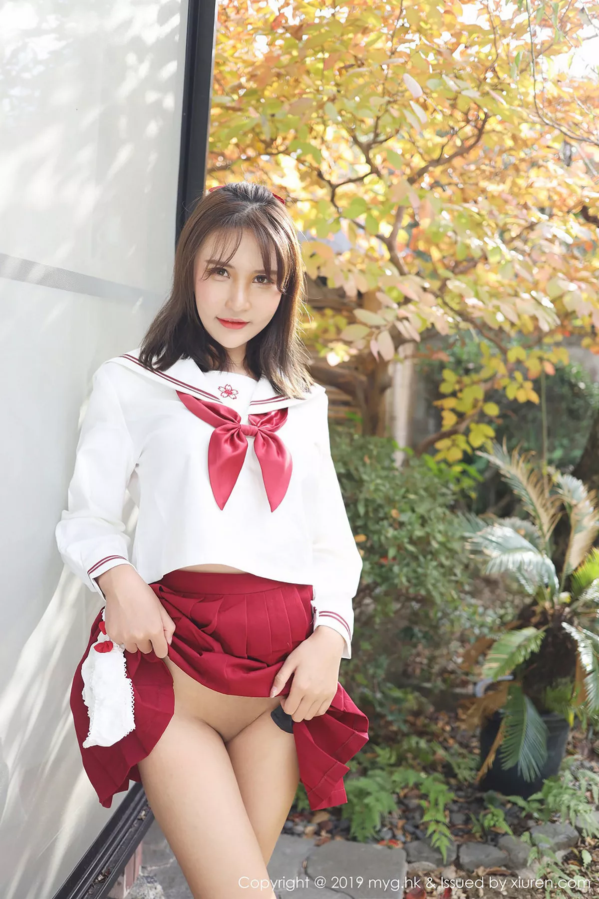 秀人集.com_[MyGirl美媛馆]Vol.341_女神SOLO-尹菲日本旅拍户外红色学生制服清爽迷人写真44P