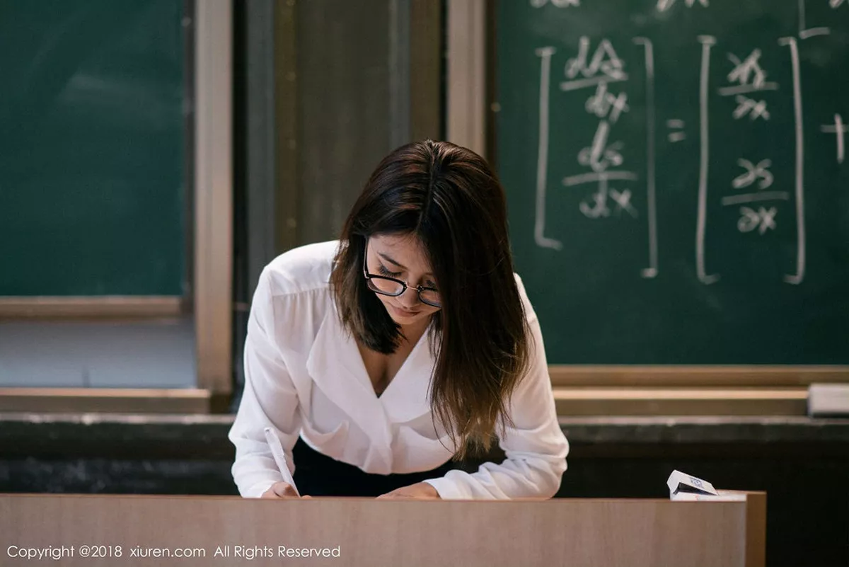 秀人集.com_[XiuRen秀人网]No.1267_女神许诺Sabrina性感教师制服白衬衣配黑短裙秀美腿写真44P