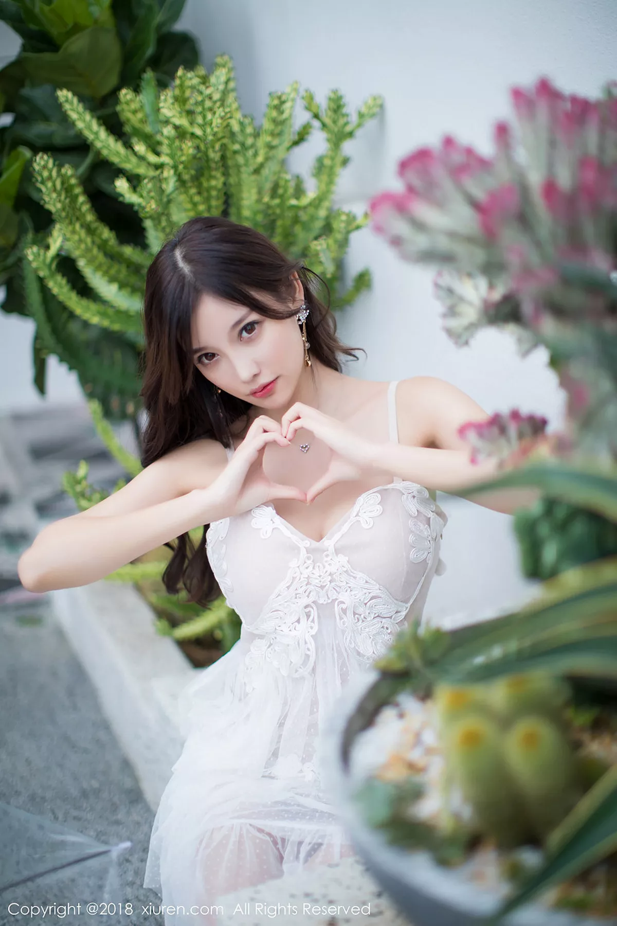 秀人集.com_[XiuRen秀人网]No.1296_女神杨晨晨sugar元旦特辑纯白吊带新娘连身裙甜美写真68P