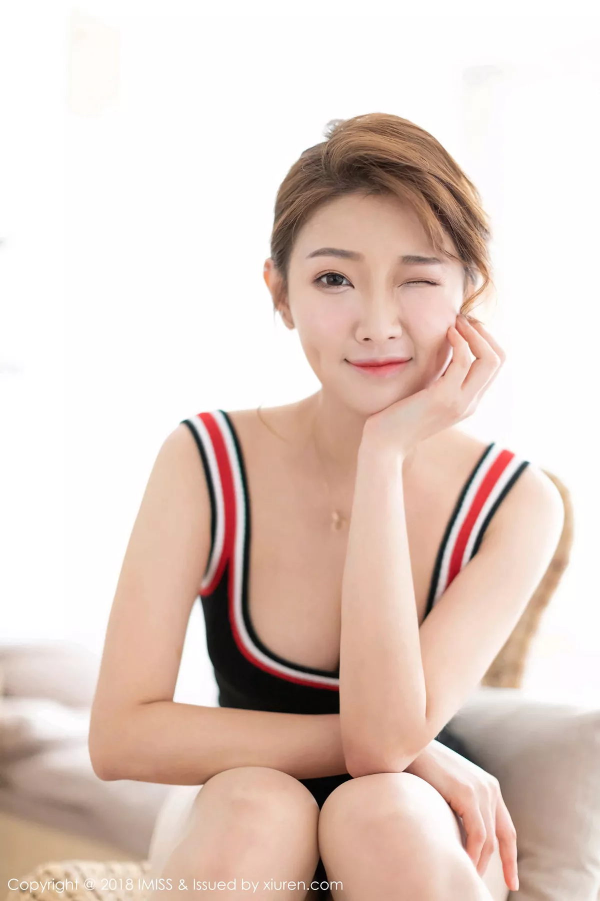 秀人集.com_[IMISS爱蜜社]Vol.315_嫩模Bowie宝儿私房粉色吊带衣配白色短裤清新迷人写真45P