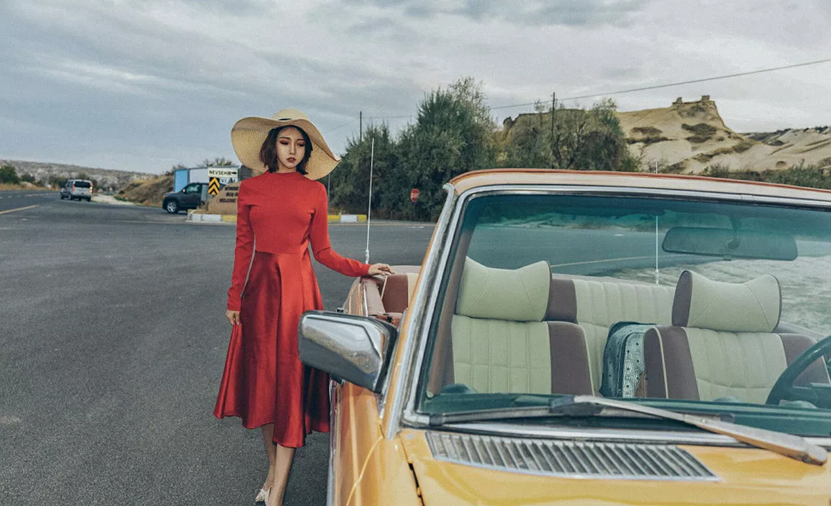 秀人集.com_[YouMi尤蜜荟]Vol.252_女神冯木木LRIS户外白色真空露背衫秀豪乳翘臀撩人诱惑写真55P