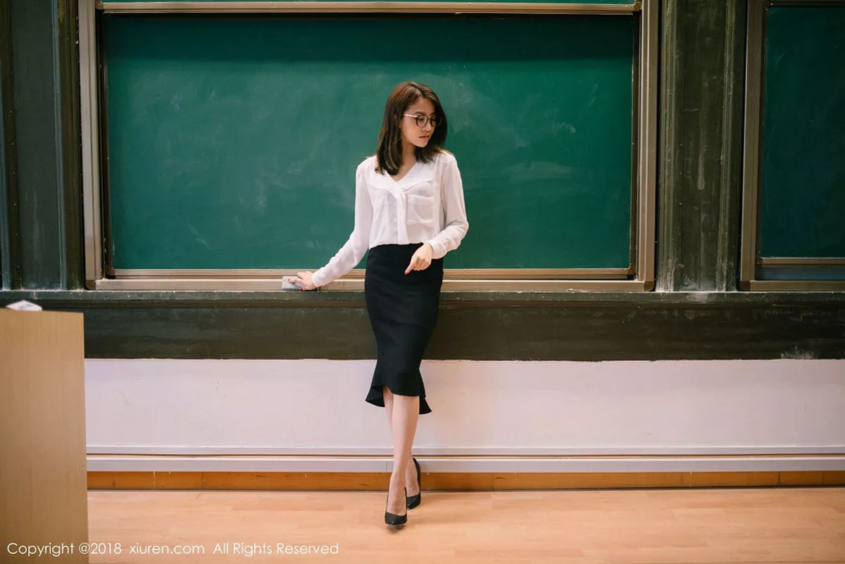 秀人集.com_[XiuRen秀人网]No.1267_女神许诺Sabrina性感教师制服白衬衣配黑短裙秀美腿写真44P