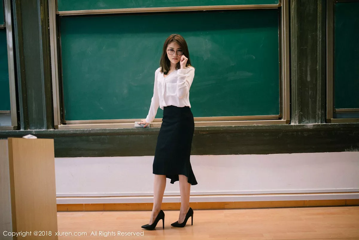 秀人集.com_[XiuRen秀人网]No.1267_女神许诺Sabrina性感教师制服白衬衣配黑短裙秀美腿写真44P