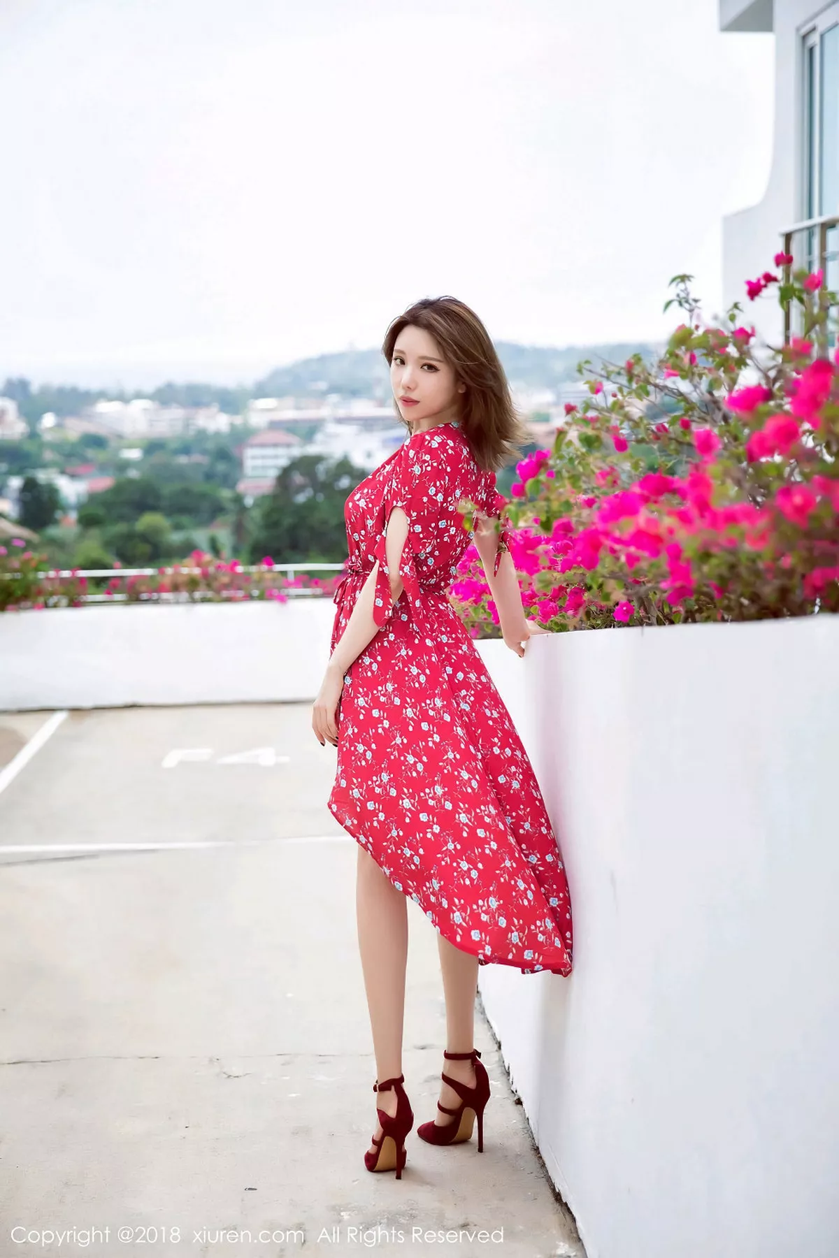 秀人集.com_[XiuRen秀人网]No.1284_女神黄乐然户外性感红色连身裙低胸露傲人豪乳妩媚诱惑写真51P