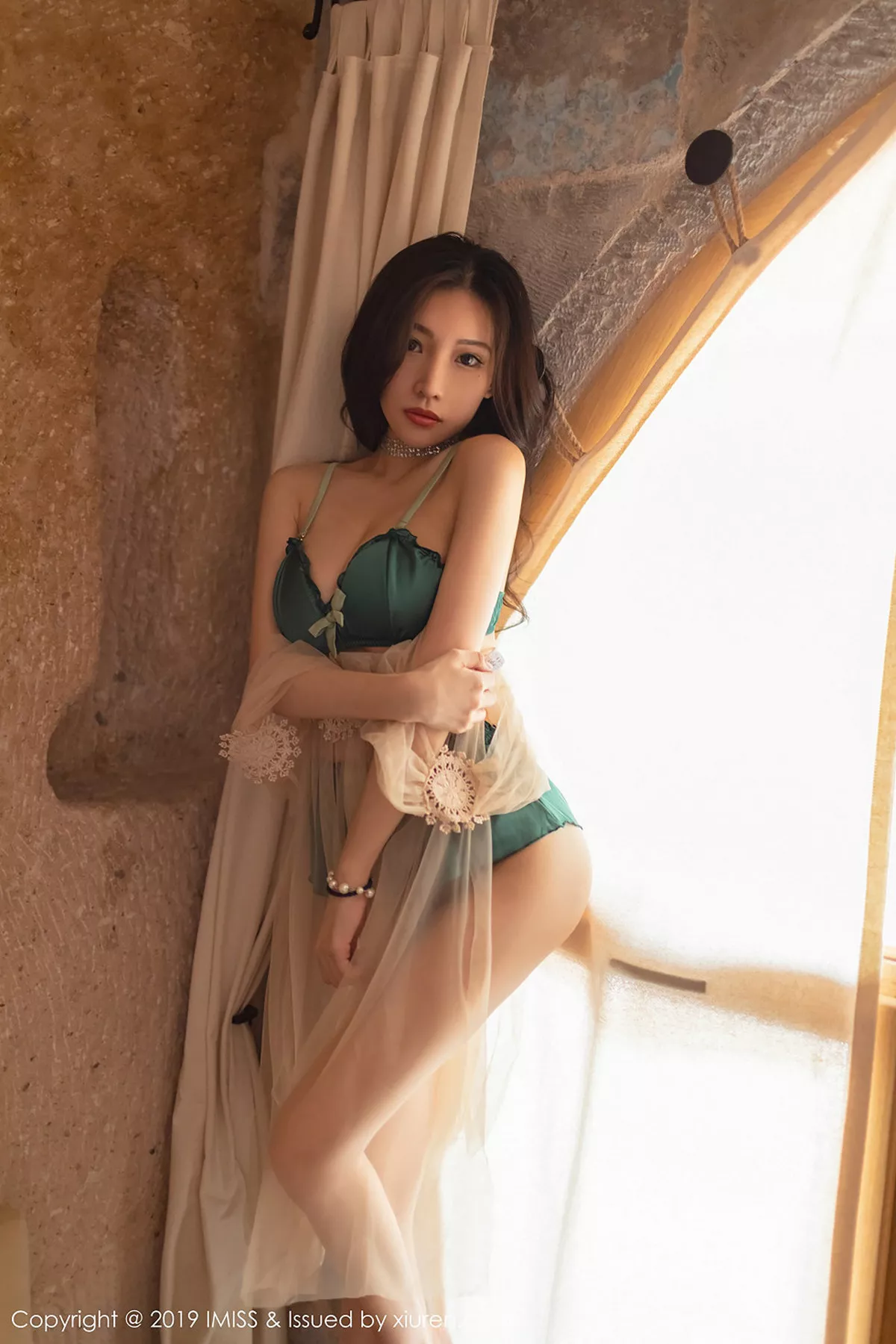 秀人集.com_[IMISS爱蜜社]Vol.319_女神小狐狸Kathryn土耳其旅拍吊带内衣配牛仔热裤性感写真40P