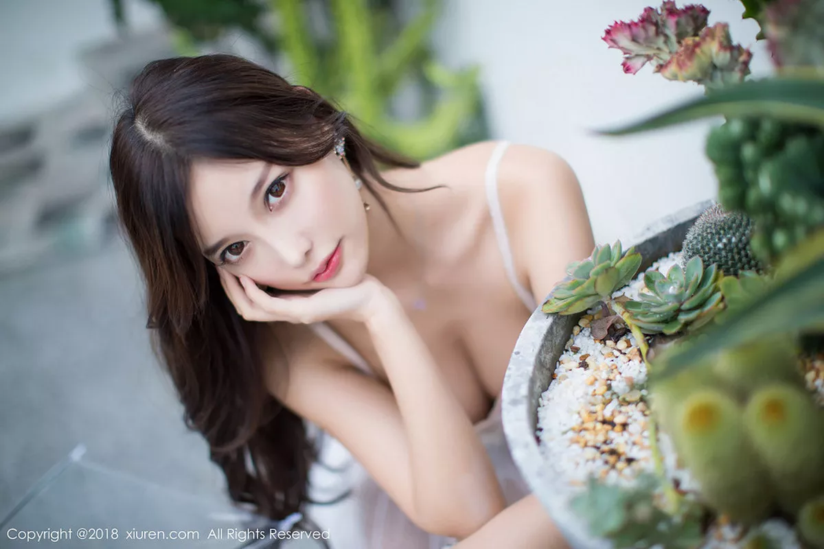 秀人集.com_[XiuRen秀人网]No.1296_女神杨晨晨sugar元旦特辑纯白吊带新娘连身裙甜美写真68P