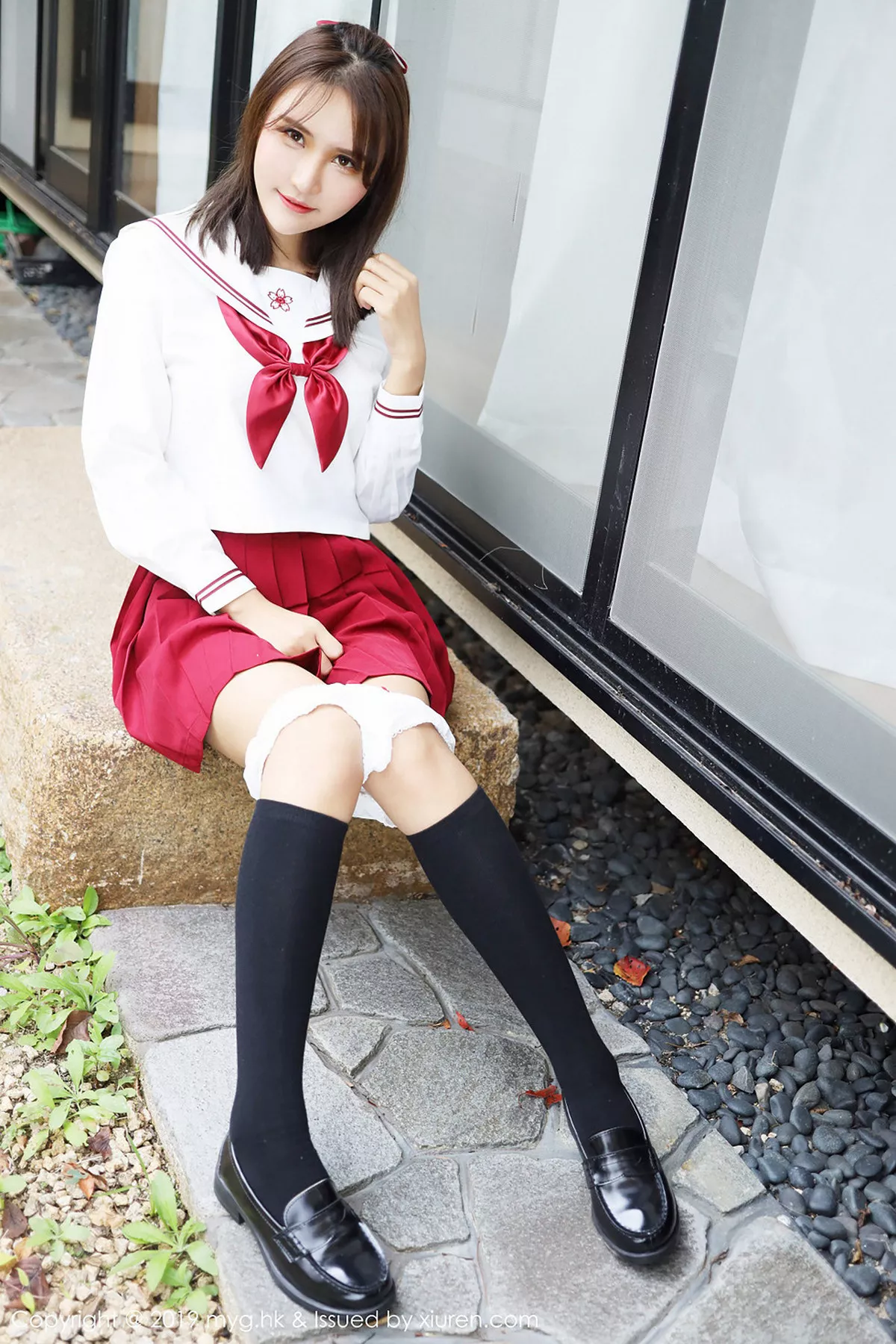 秀人集.com_[MyGirl美媛馆]Vol.341_女神SOLO-尹菲日本旅拍户外红色学生制服清爽迷人写真44P