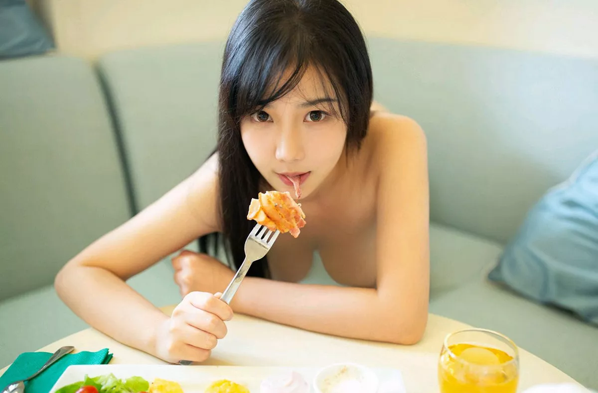 秀人集.com_[XiuRen秀人网]No.1280_女神徐微微mia香港旅拍全裸早餐主题露豪乳翘臀喷血诱惑写真46P