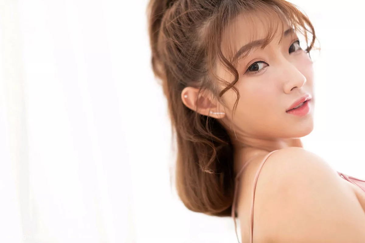 秀人集.com_[IMISS爱蜜社]Vol.315_嫩模Bowie宝儿私房粉色吊带衣配白色短裤清新迷人写真45P