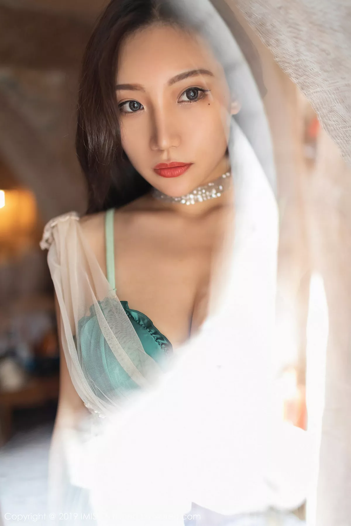 秀人集.com_[IMISS爱蜜社]Vol.319_女神小狐狸Kathryn土耳其旅拍吊带内衣配牛仔热裤性感写真40P