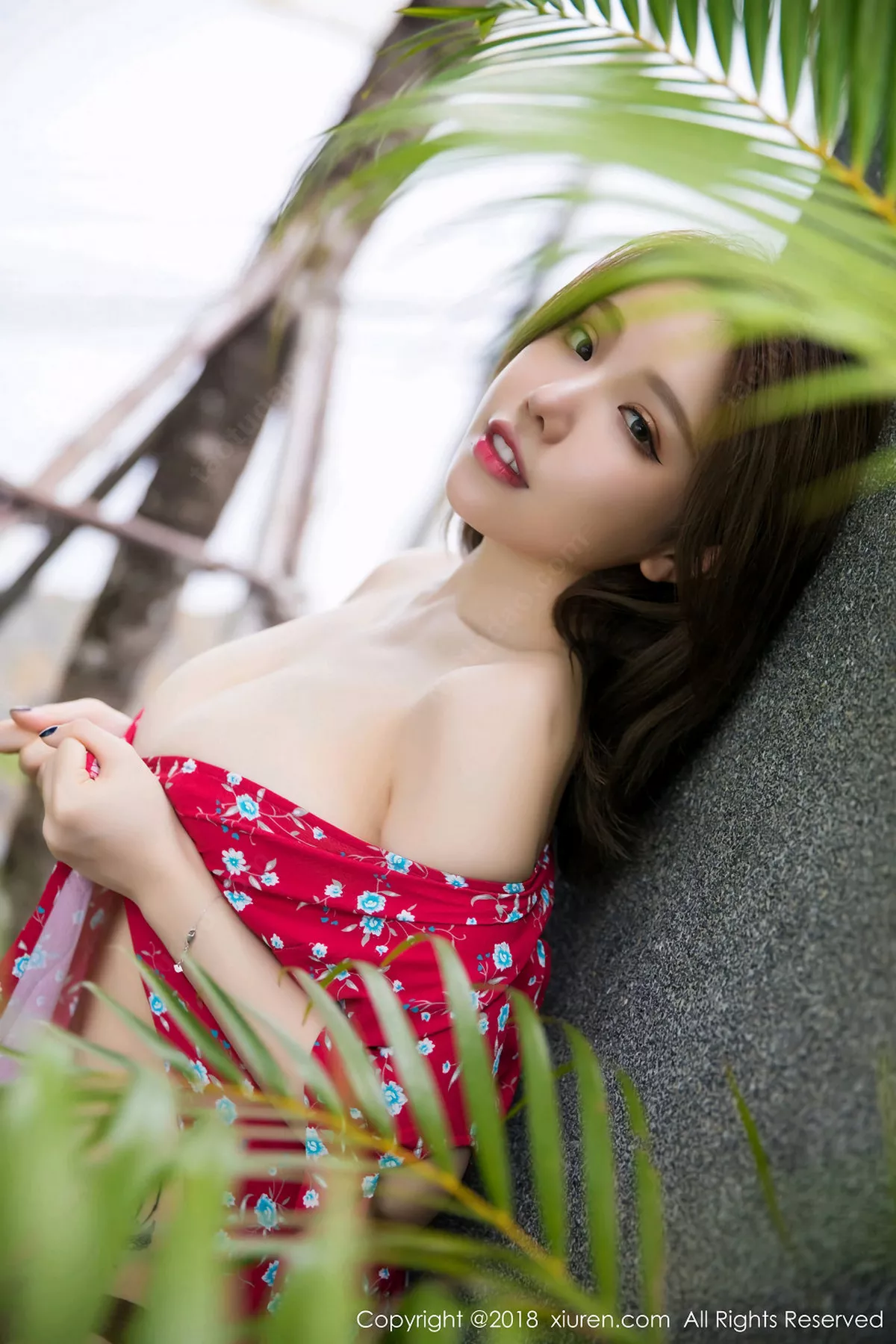 秀人集.com_[XiuRen秀人网]No.1284_女神黄乐然户外性感红色连身裙低胸露傲人豪乳妩媚诱惑写真51P