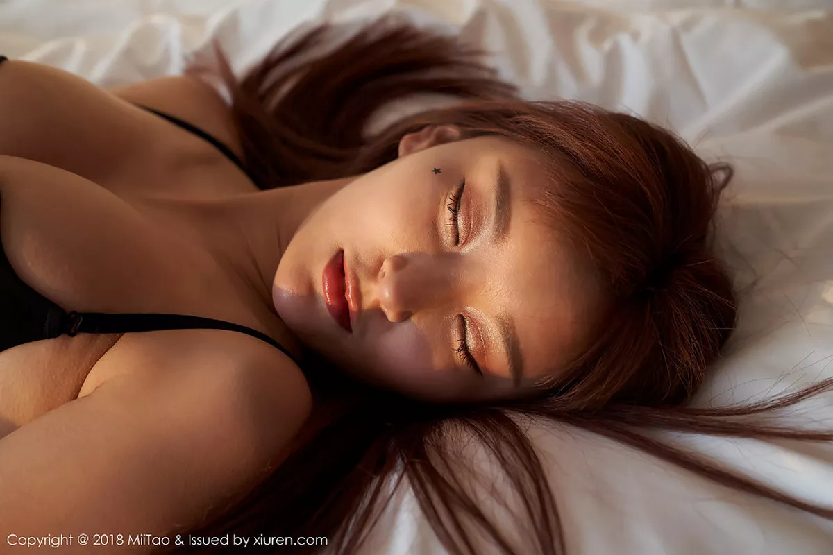 秀人集.com_[MiiTao蜜桃社]Vol.122_嫩模晓雪私房肉色低胸连身裙+性感内衣完美爆乳诱惑写真55P