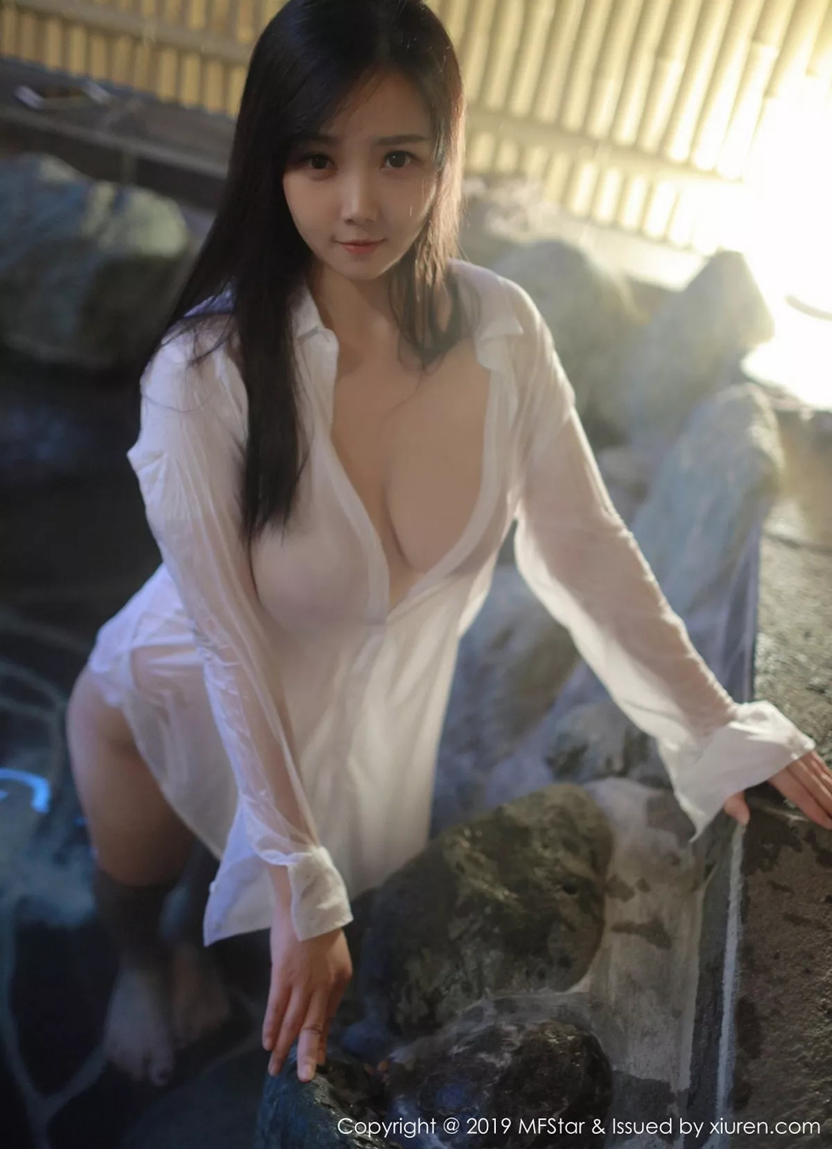 秀人集.com_[MFStar模范学院]Vol.176_女神徐微微miar日本旅拍浴池里真空白衬衣湿身诱惑写真41P