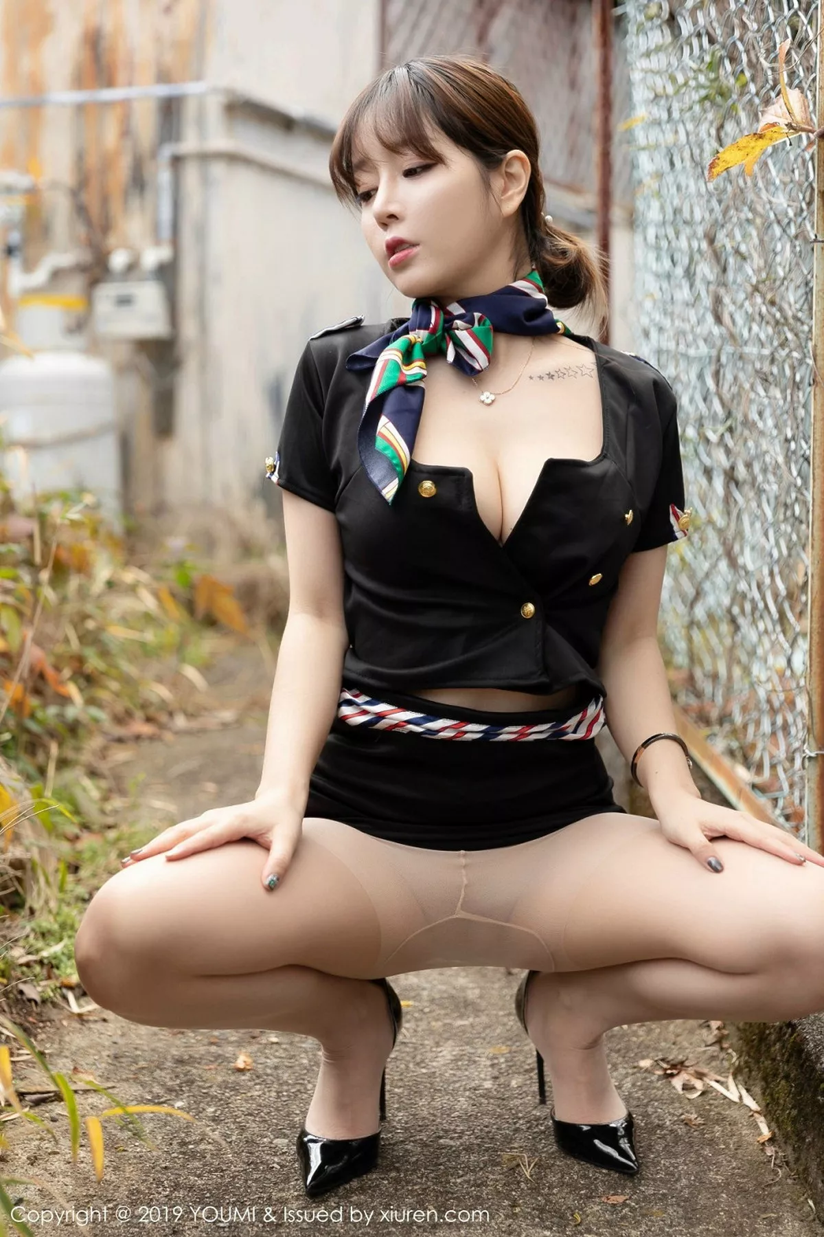 秀人集.com_[YouMi尤蜜荟]Vol.276_女神王雨纯日本外拍空乘制服下无内肉丝裤袜撩人诱惑写真40P