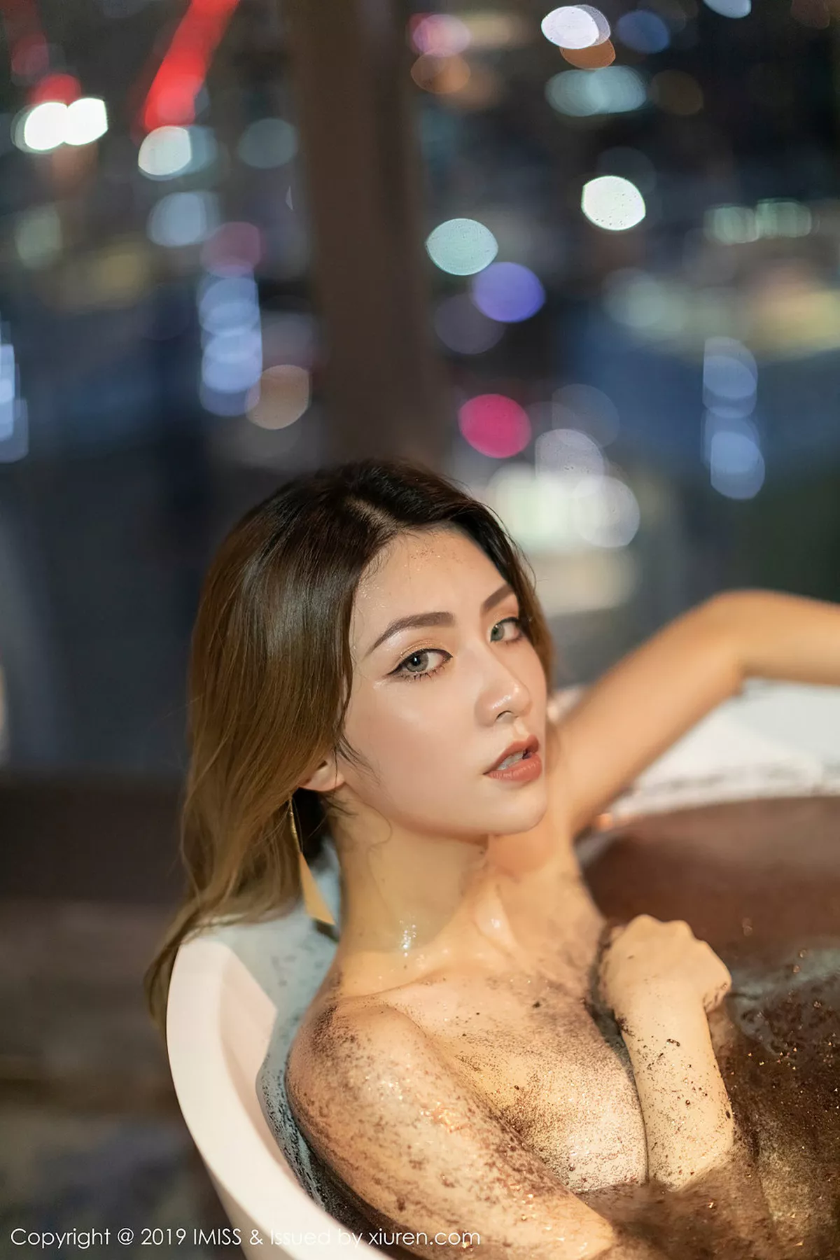秀人集.com_[IMISS爱蜜社]Vol.324_嫩模Arlie性感内衣秀完美身材浴池里半裸湿身诱惑写真37P