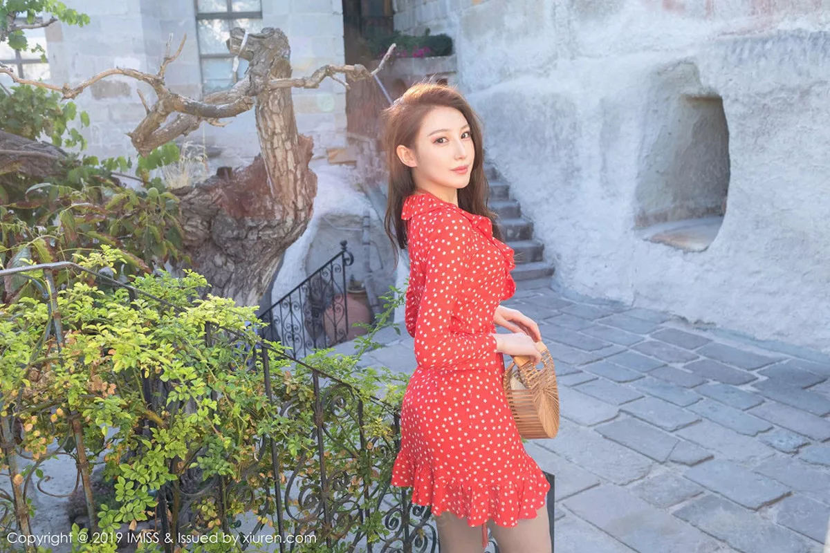 秀人集.com_[IMISS爱蜜社]Vol.321_女神Lynn刘奕宁土耳其旅拍户外性感比基尼秀完美身材写真40P