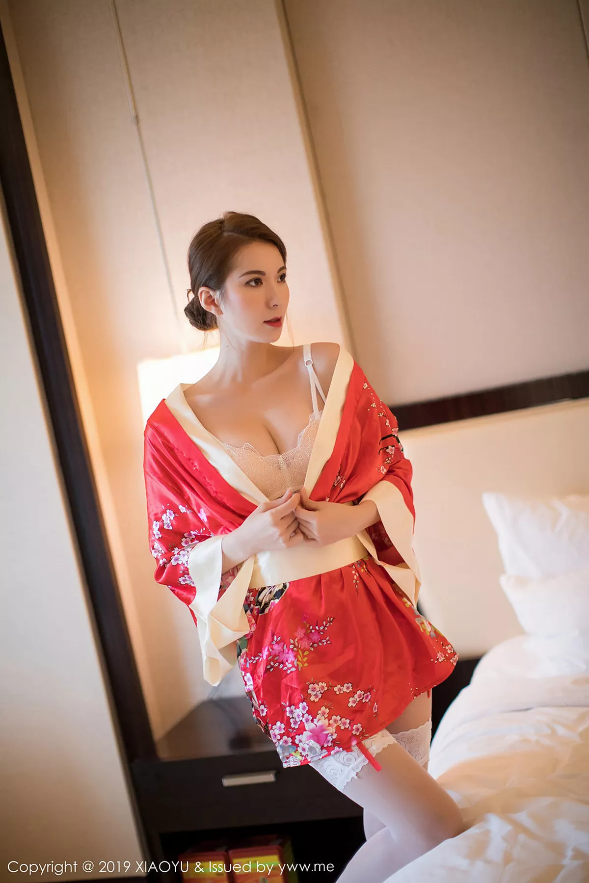 秀人集.com_[XiaoYu画语界]Vol.014_女神Carry私房性感红色和服配白色蕾丝袜妩媚诱惑写真53P