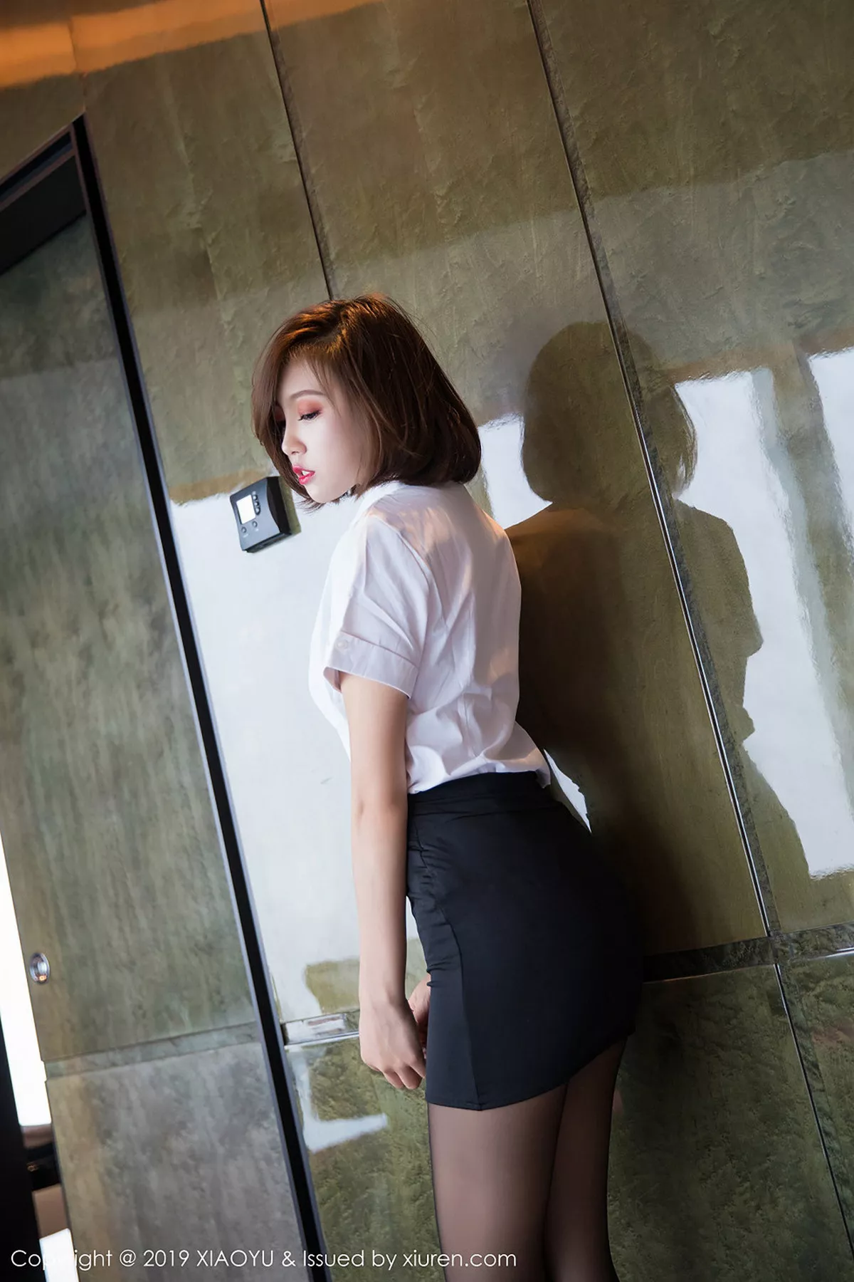 秀人集.com_[XiaoYu画语界]Vol.009_女神冯木木LRIS秘书OL白衬衣配无内黑丝裤袜完美诱惑写真65P