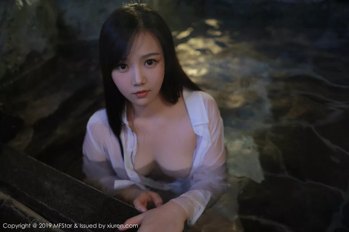 秀人集.com_[MFStar模范学院]Vol.176_女神徐微微miar日本旅拍浴池里真空白衬衣湿身诱惑写真41P