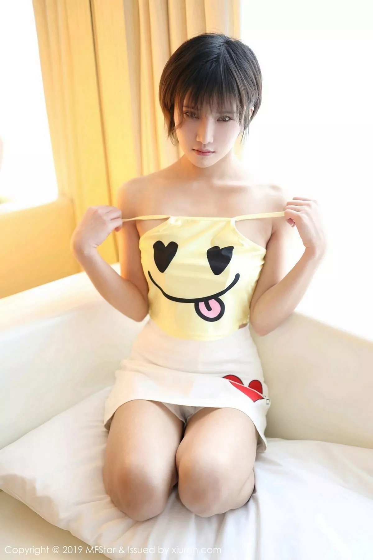 秀人集.com_[MFStar模范学院]Vol.178_嫩模小姿2002私房卡通吊带内衣半脱秀白嫩翘臀诱惑写真42P