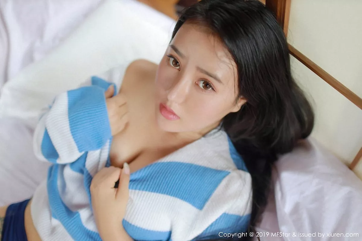 秀人集.com_[MFStar模范学院]Vol.181_女神Manuela玛鲁娜日本旅拍吊带睡衣秀丰乳肥臀诱惑写真41P