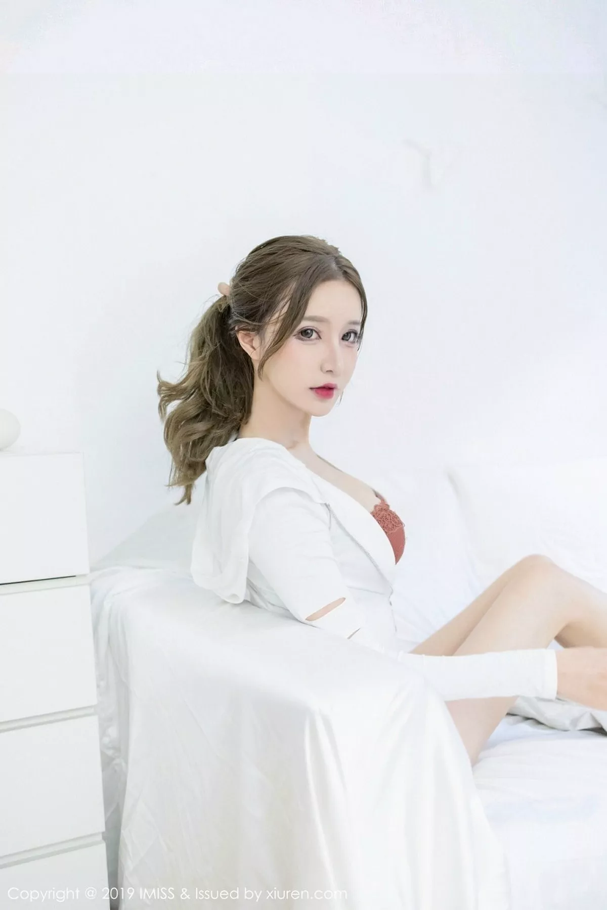 秀人集.com_[IMISS爱蜜社]Vol.336_嫩模小琳私房白色高叉连体衣半脱露豪乳极致诱惑写真43P