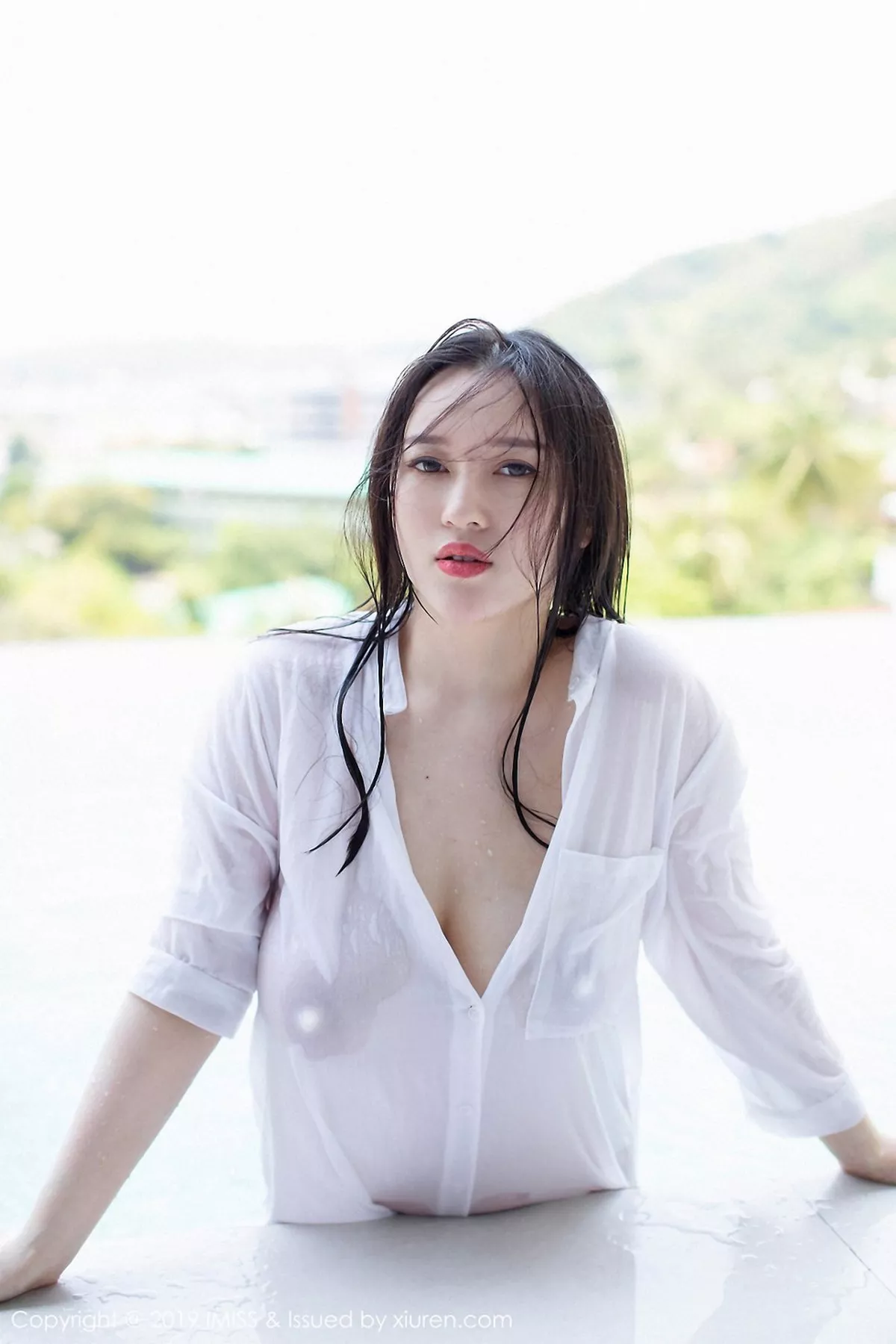 秀人集.com_[IMISS爱蜜社]Vol.335_女神恩一普吉岛旅拍泳池里真空白衬衣湿身秀豪乳诱惑写真35P