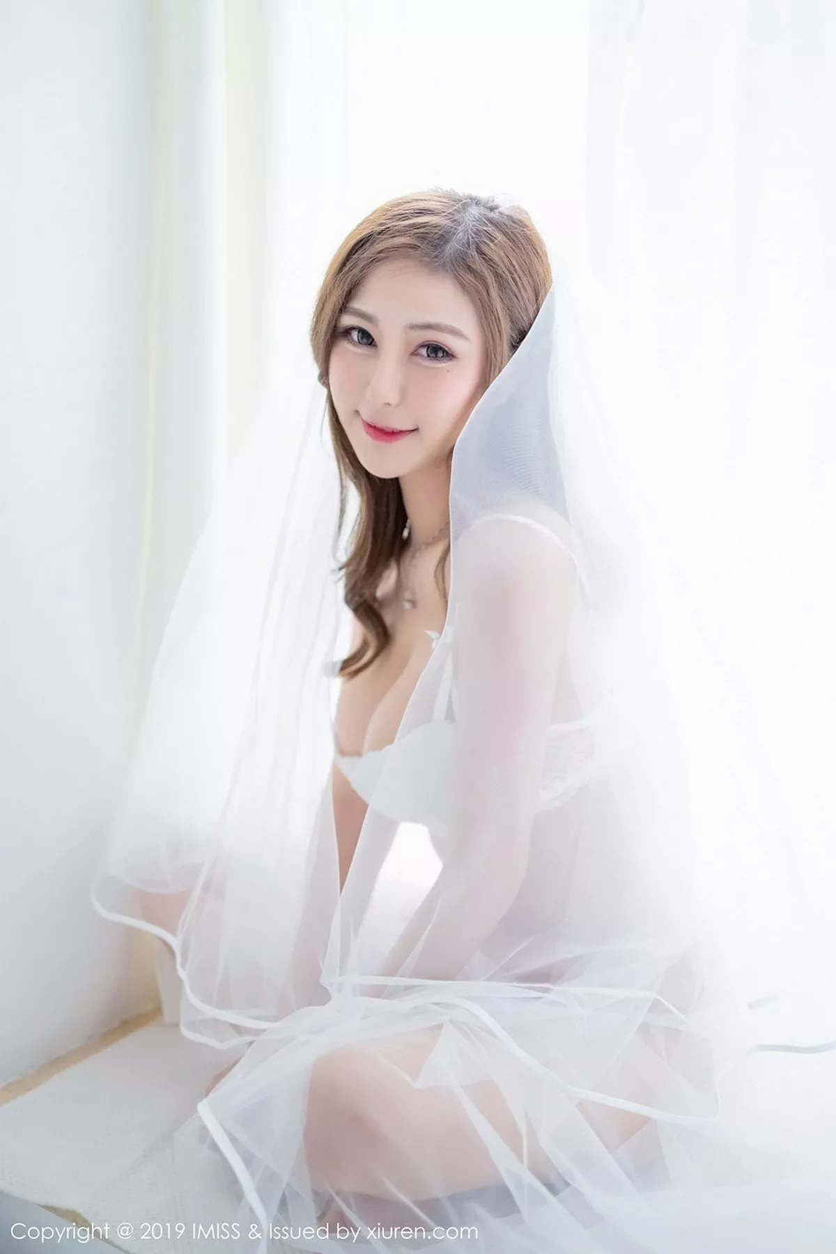 秀人集.com_[IMISS爱蜜社]Vol.334_气质美女Cccil私房白色薄纱新娘装秀完美身材诱惑写真38P