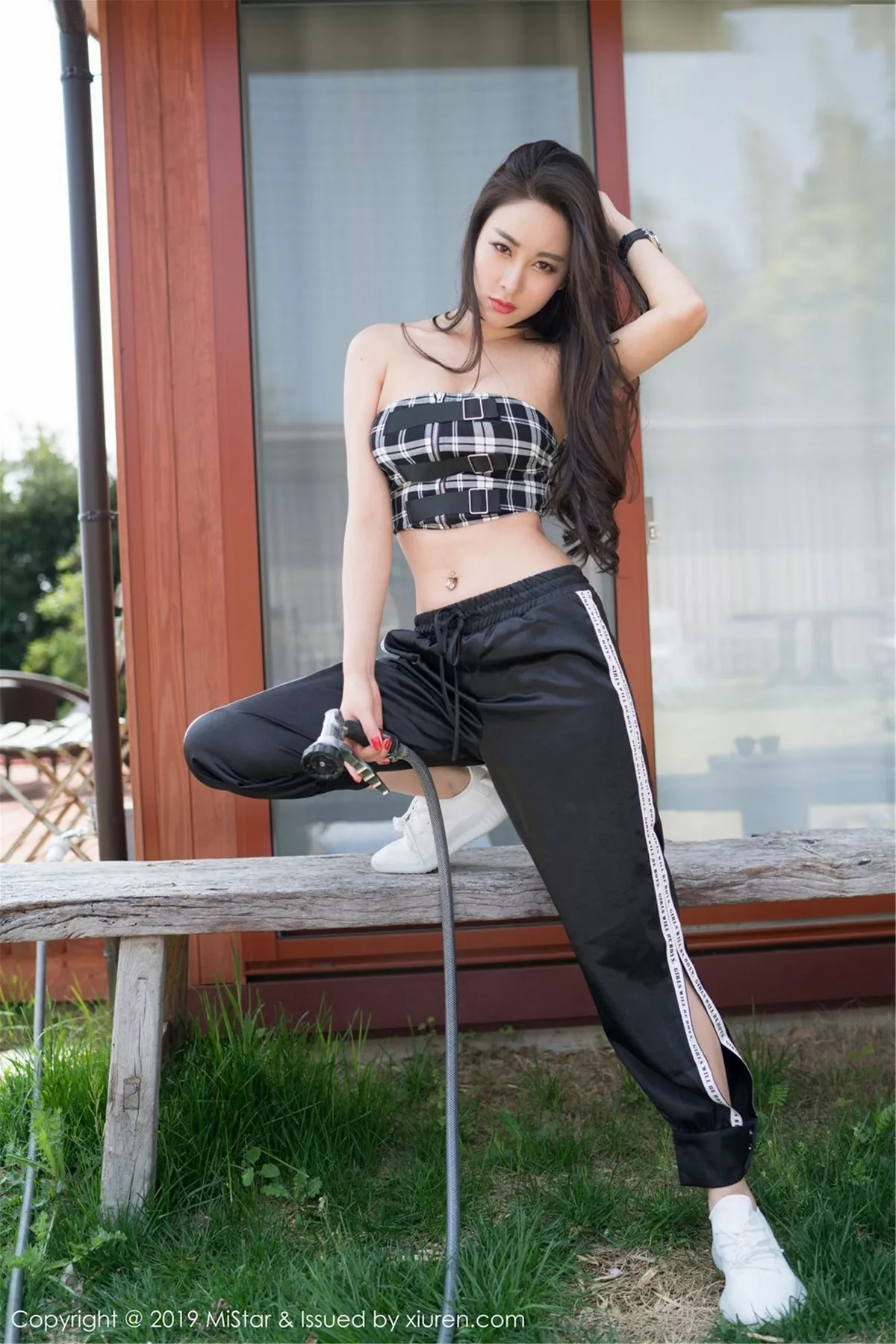 秀人集.com_[MiStar魅妍社]Vol.280_御姐穆菲菲日本旅拍户外性感内衣配蕾丝内裤惹火诱惑写真40P