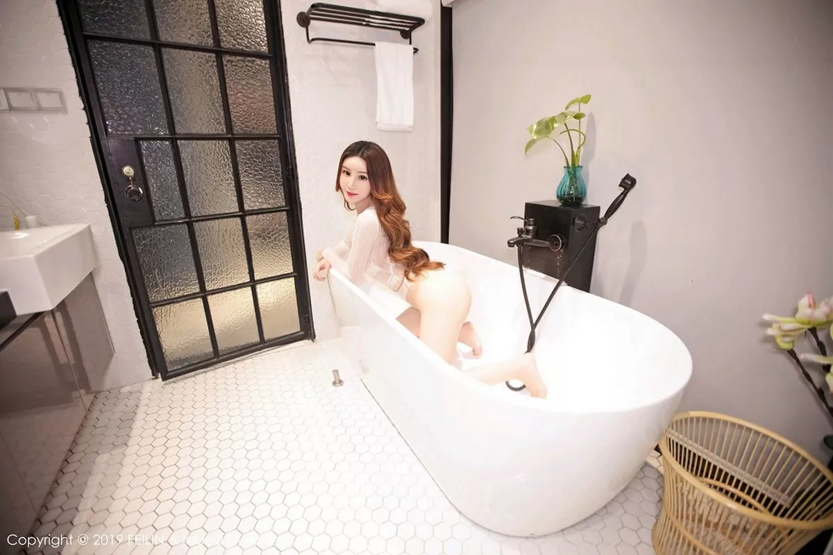 秀人集.com_[FeiLin嗲囡囡]Vol.183_嫩模陈媚儿私房床上白色蕾丝内衣秀完美身材靓丽迷人写真44P