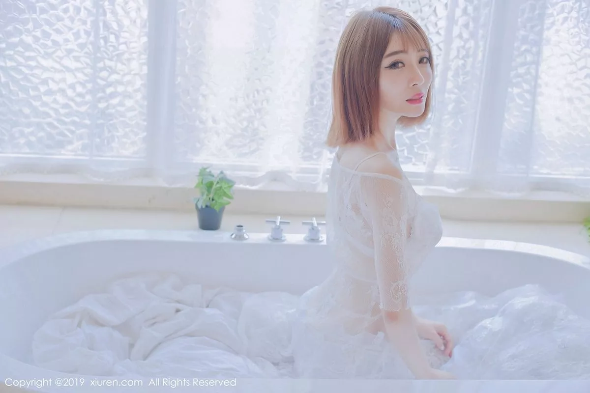 秀人集.com_[XiuRen秀人网]No.1406_嫩模凌萍儿私房白色蕾丝内衣配吊带白丝渔网完美诱惑写真47P