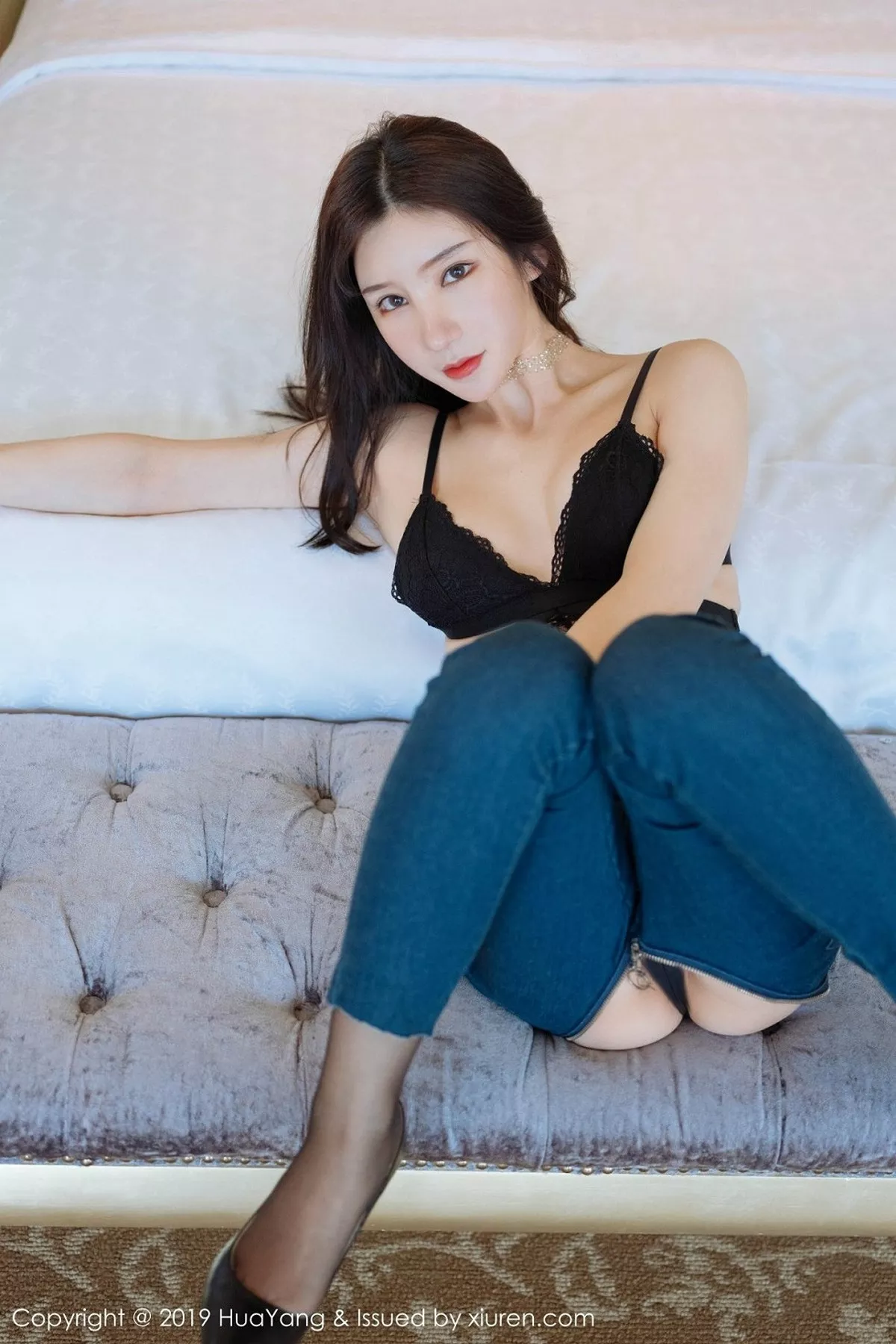 秀人集.com_[HuaYang花漾]Vol.135_女神周于希Sandy私房性感内衣配无内黑丝裤袜撩人诱惑写真40P