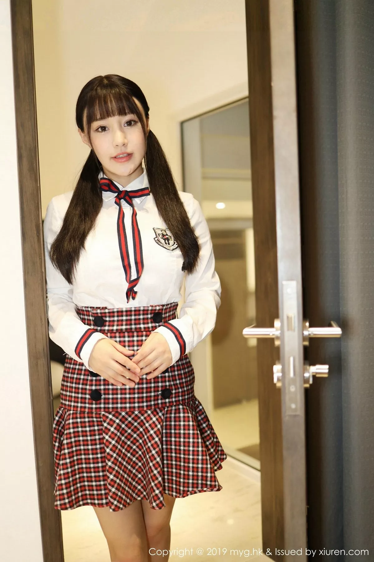 秀人集.com_[MyGirl美媛馆]Vol.355_嫩模Flower朱可儿学生装放学剧情私房床上撩人诱惑写真81P