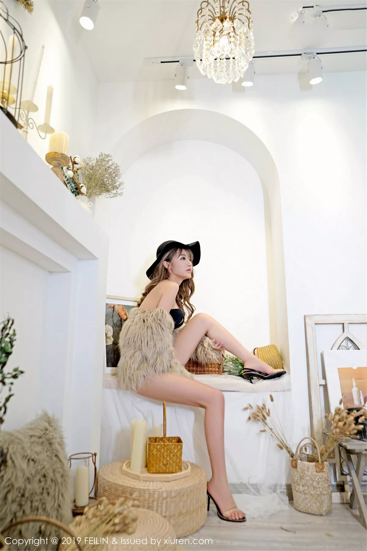 秀人集.com_[FeiLin嗲囡囡]Vol.192_嫩模芘马私房红色内衣+皮草下性感黑色内衣完美诱惑写真41P