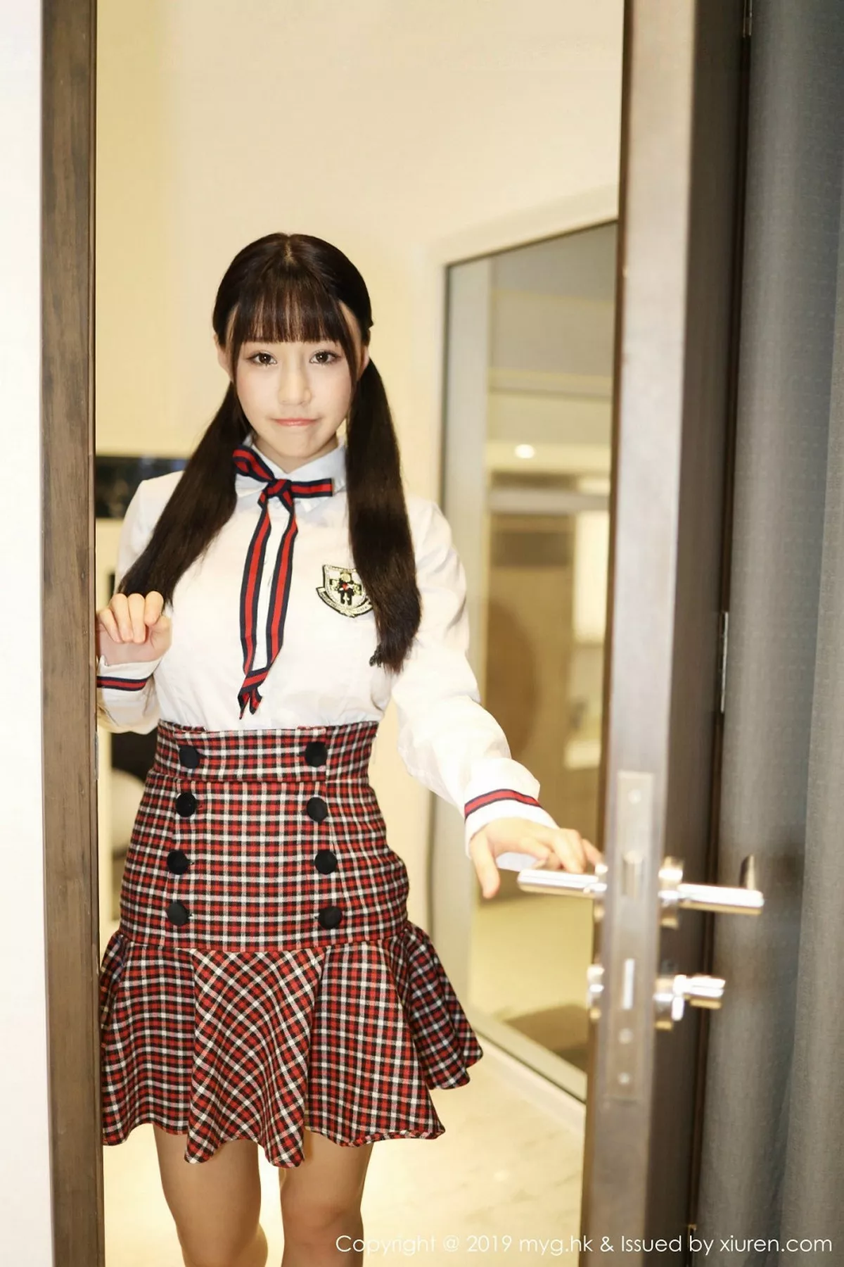 秀人集.com_[MyGirl美媛馆]Vol.355_嫩模Flower朱可儿学生装放学剧情私房床上撩人诱惑写真81P