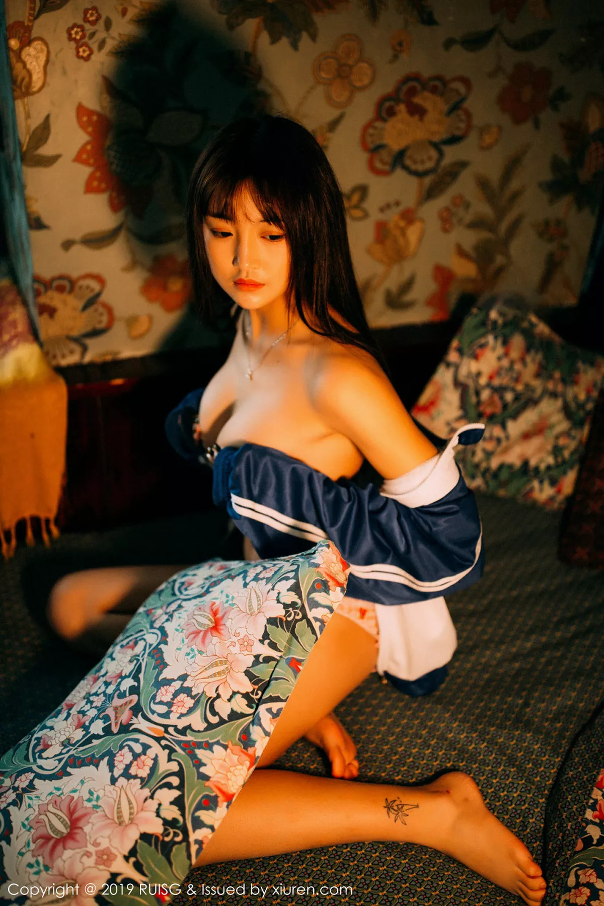 秀人集.com_[RUISG瑞丝馆]Vol.069_嫩模圆圆Daphne私房脱运动服露花色内衣秀完美身材诱惑写真51P