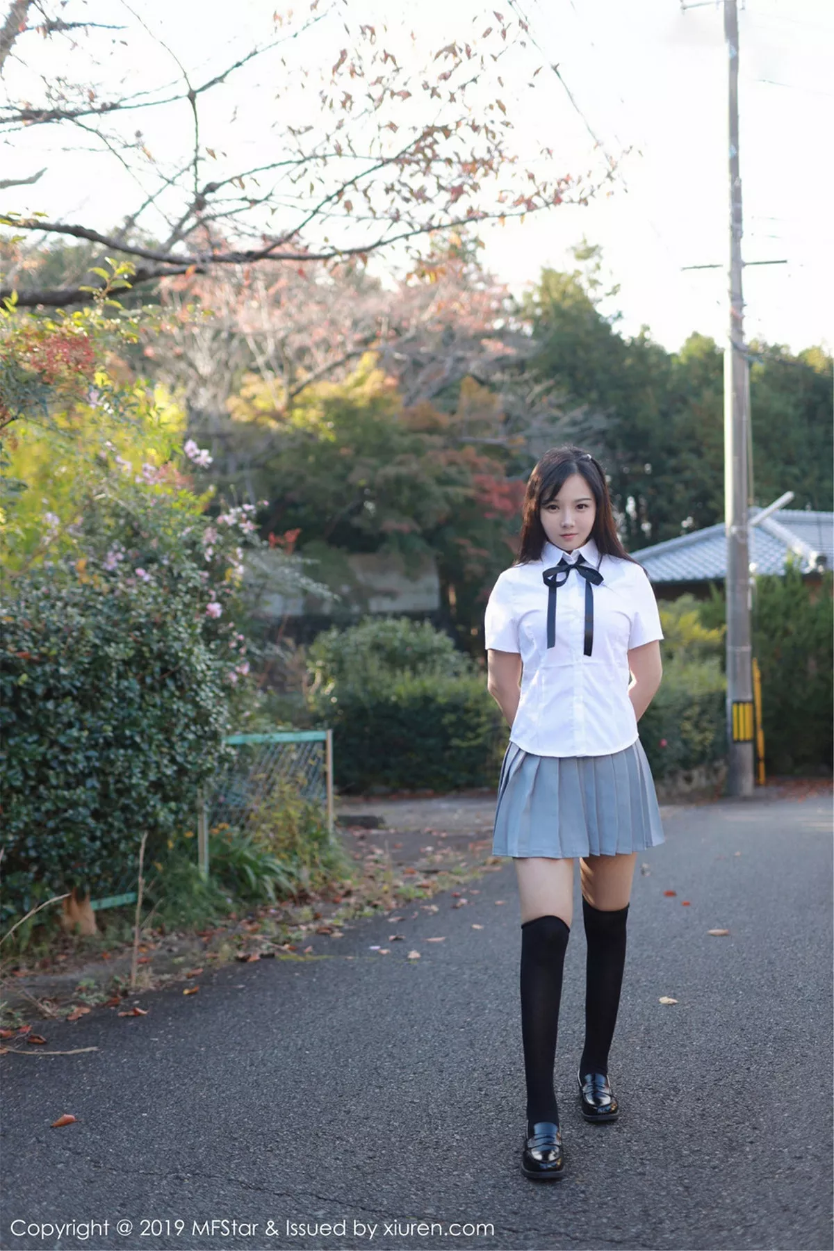 秀人集.com_[MFStar模范学院]Vol.193_女神徐微微miar日本旅拍户外学生JK制服清爽迷人写真40P