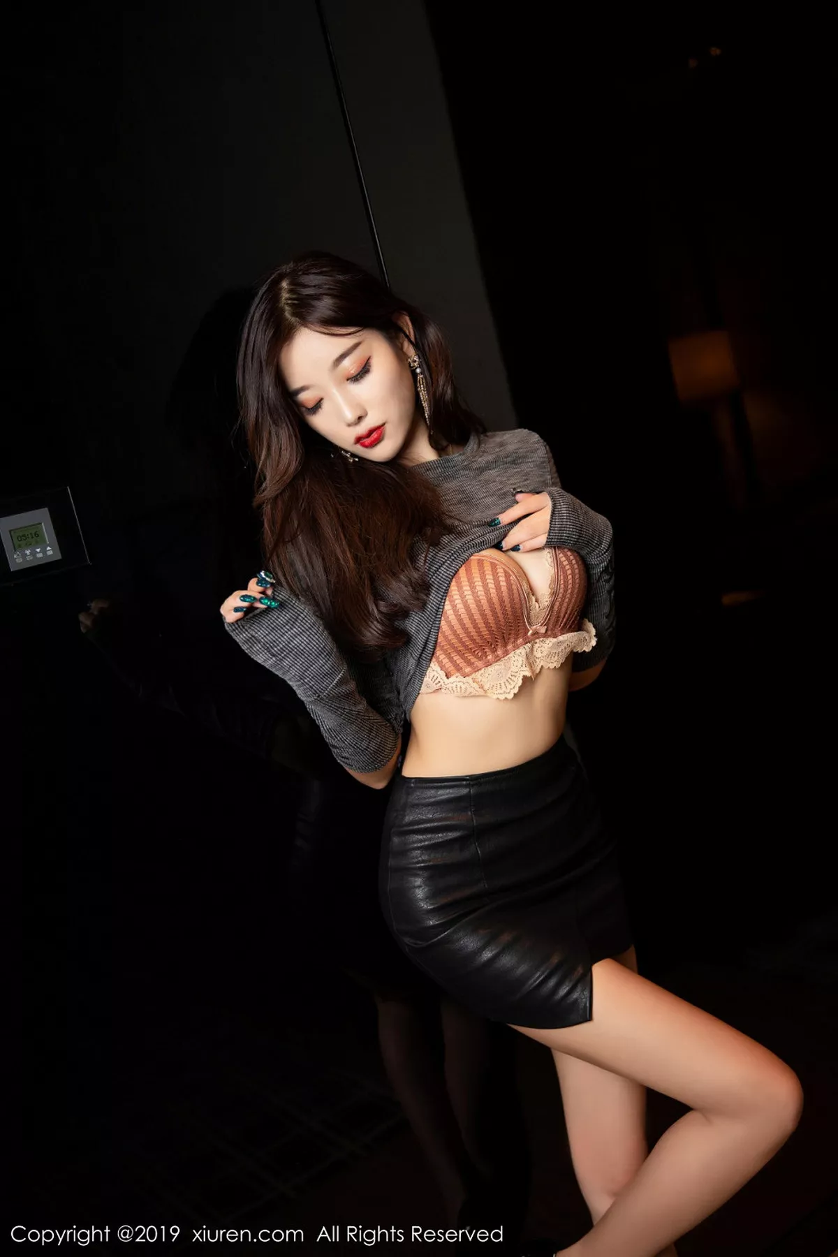 秀人集.com_[XiuRen秀人网]No.1473_女神杨晨晨sugar皮裤制服秀完美身材露翘臀惹火诱惑写真50P