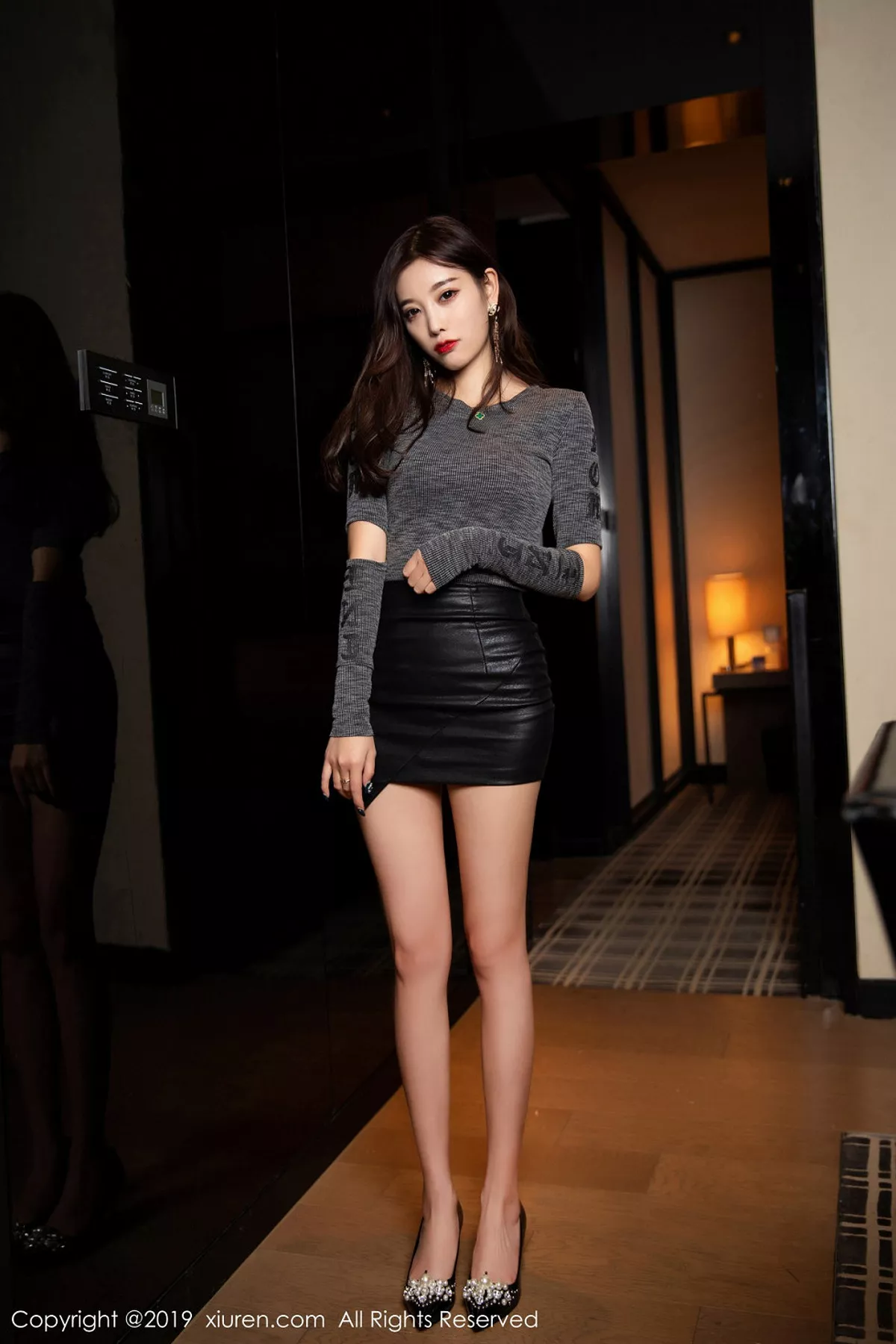 秀人集.com_[XiuRen秀人网]No.1473_女神杨晨晨sugar皮裤制服秀完美身材露翘臀惹火诱惑写真50P