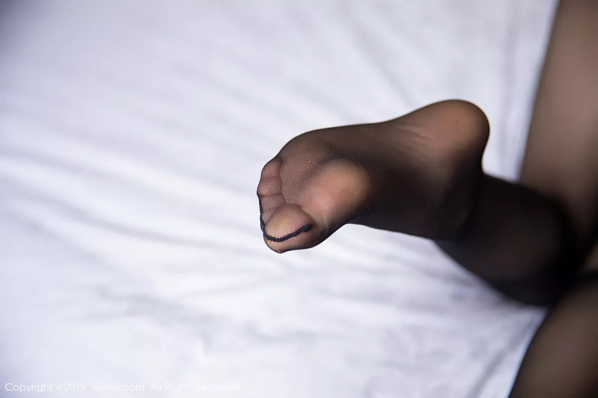 秀人集.com_[XiuRen秀人网]No.1509_女神绯月樱-Cherry睡衣半脱露豪乳无内黑丝裤袜极致诱惑写真60P