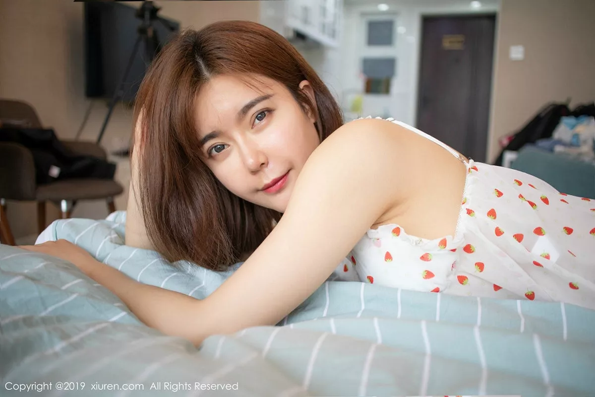 秀人集.com_[XiuRen秀人网]No.1471_嫩模yomi悠蜜私房草莓内衣半脱露豪乳翘臀火辣诱惑写真40P