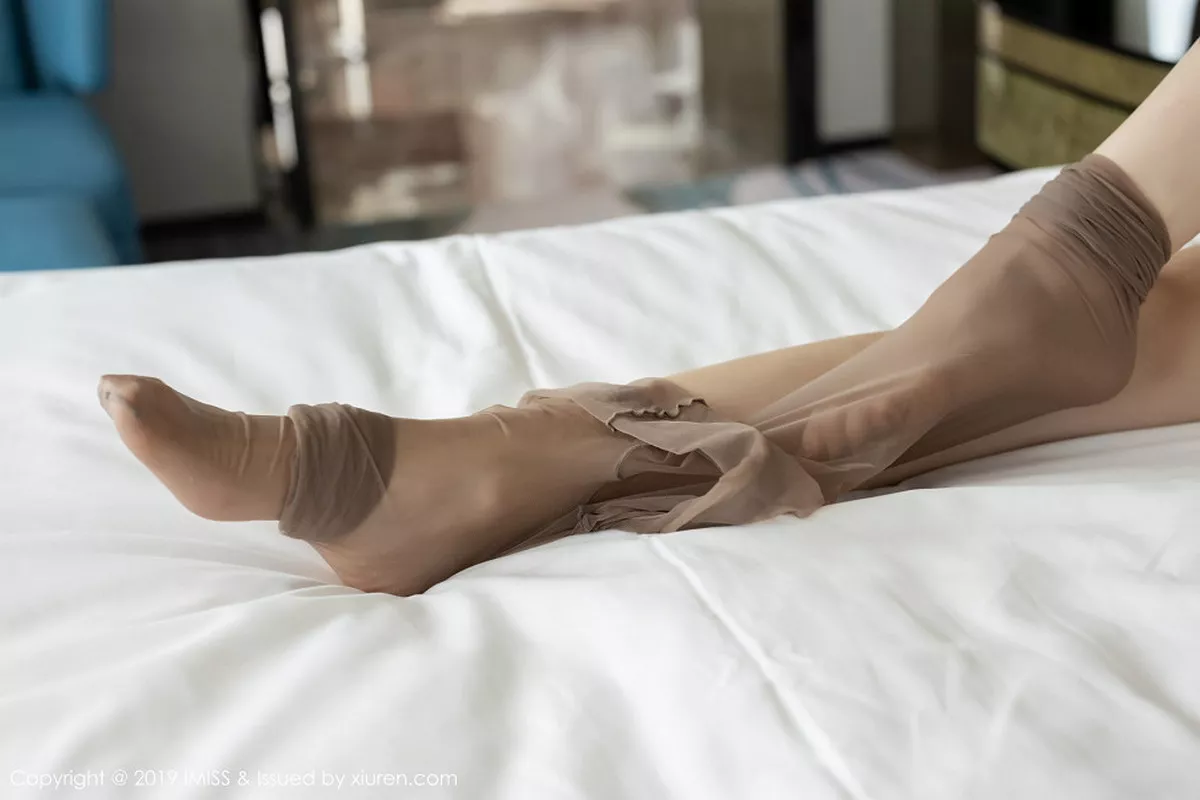 秀人集.com_[IMISS爱蜜社]Vol.354_嫩模Carry私房黑色短裙秀美腿+性感内衣秀完美身材诱惑写真46P