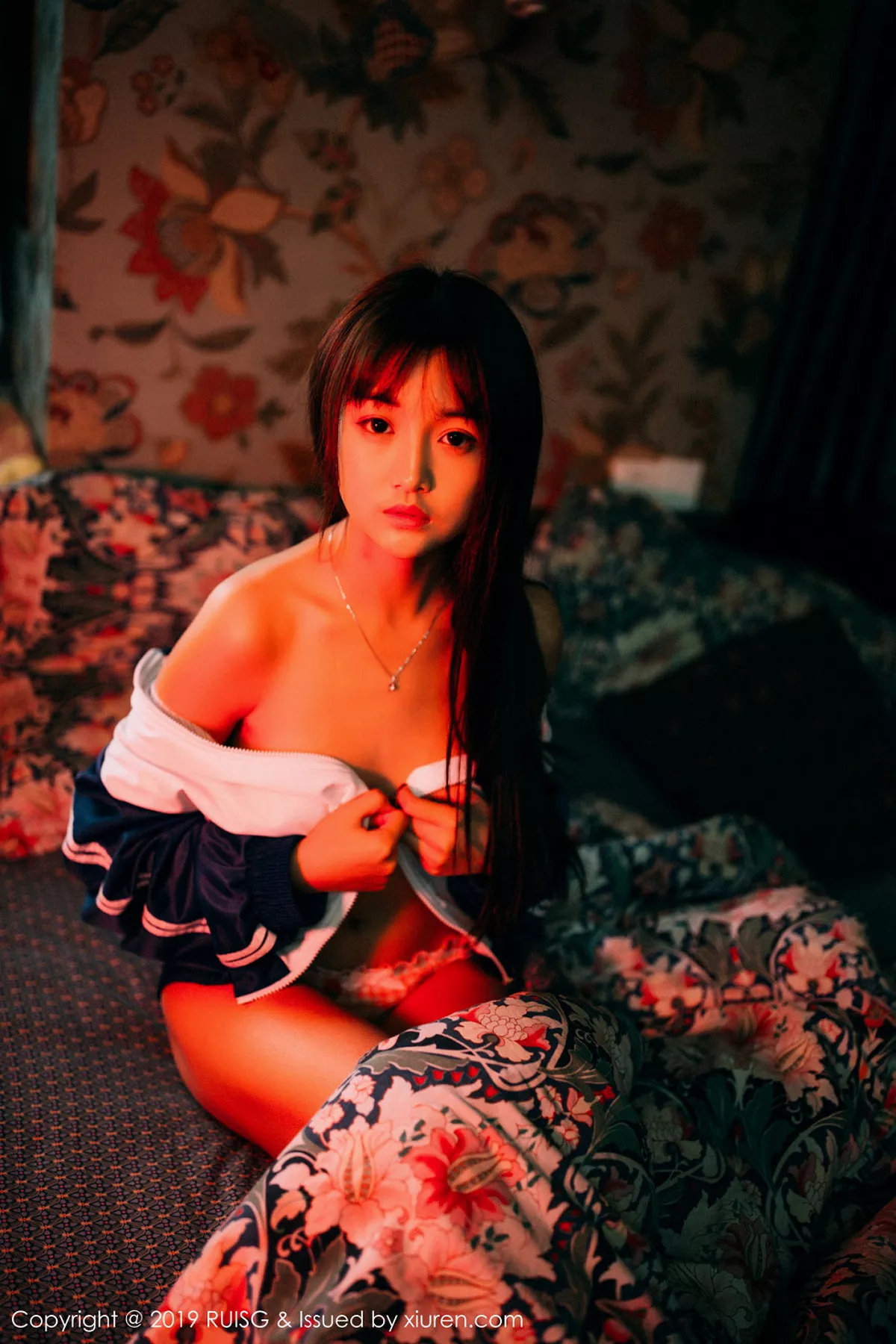 秀人集.com_[RUISG瑞丝馆]Vol.069_嫩模圆圆Daphne私房脱运动服露花色内衣秀完美身材诱惑写真51P