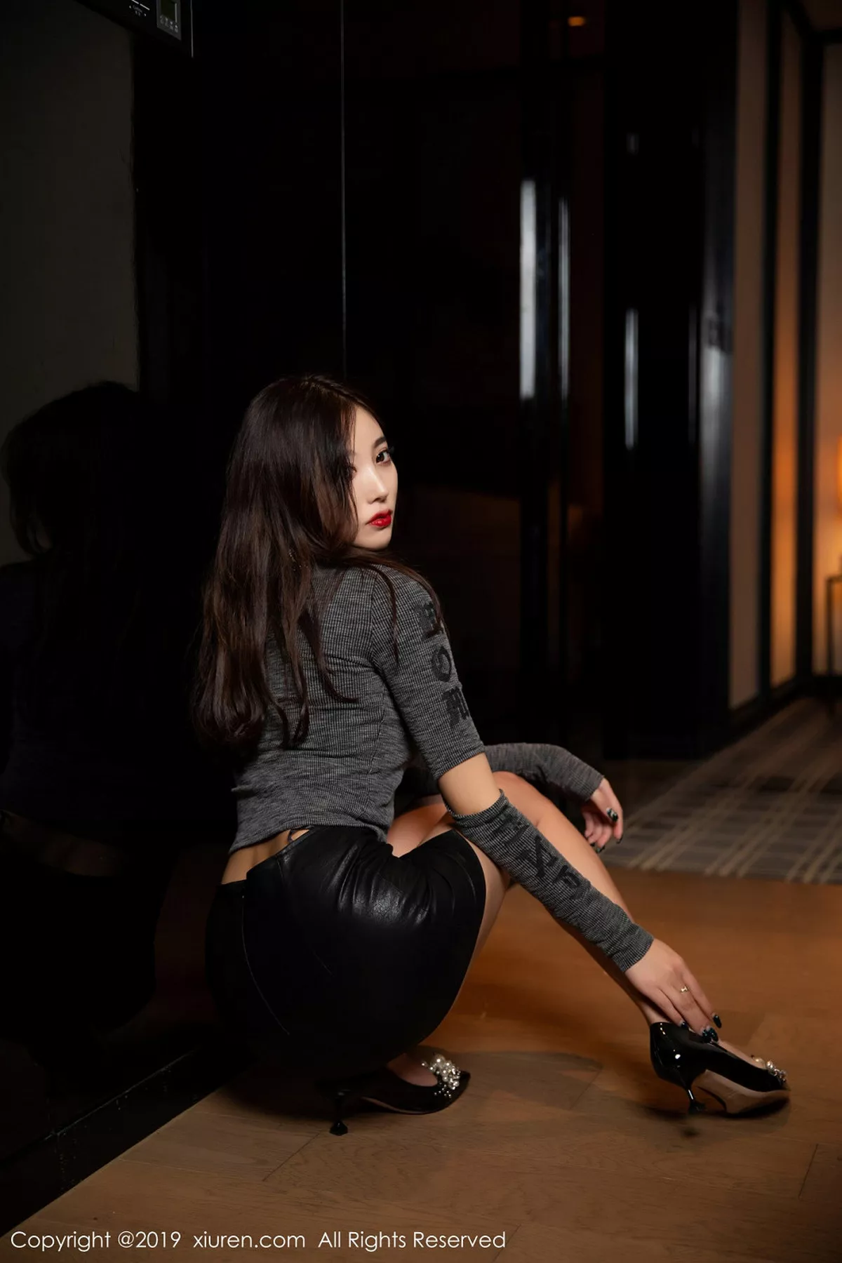 秀人集.com_[XiuRen秀人网]No.1473_女神杨晨晨sugar皮裤制服秀完美身材露翘臀惹火诱惑写真50P